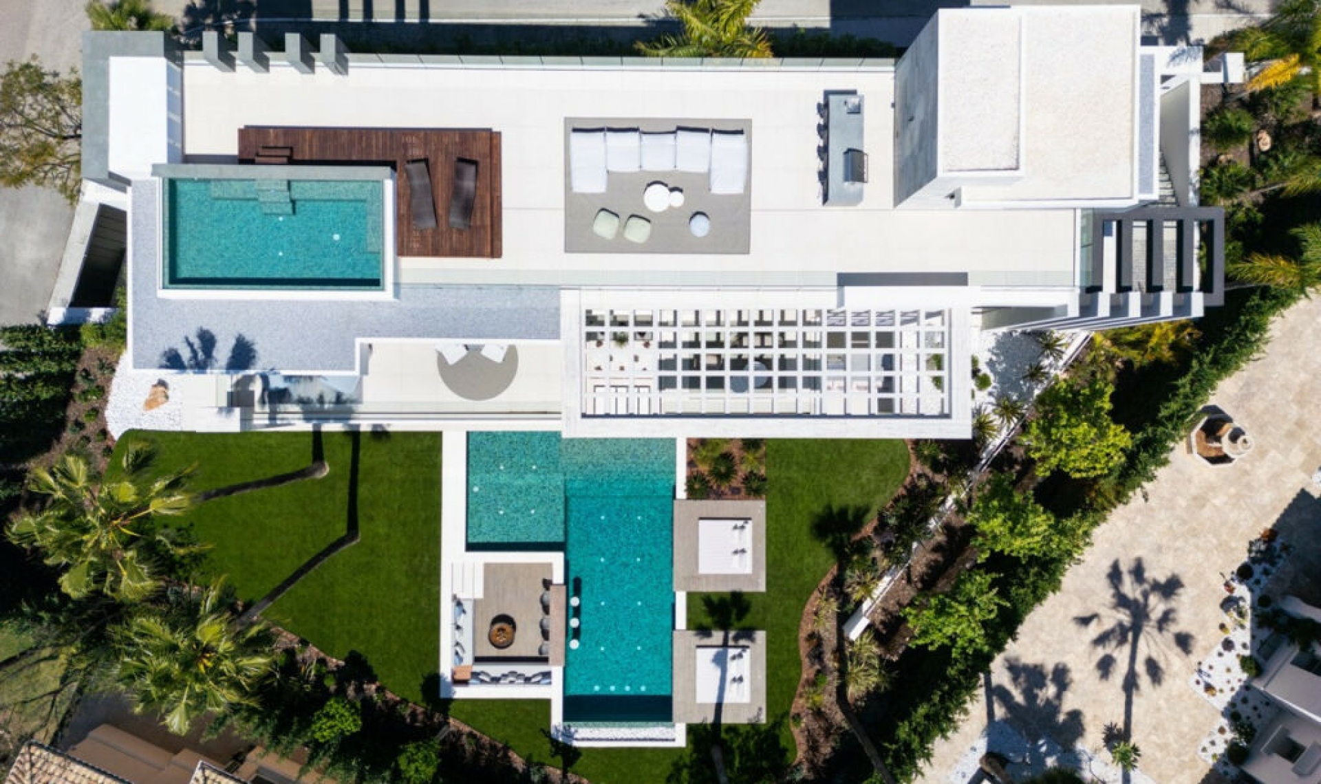 Resale - House -
Nueva Andalucía