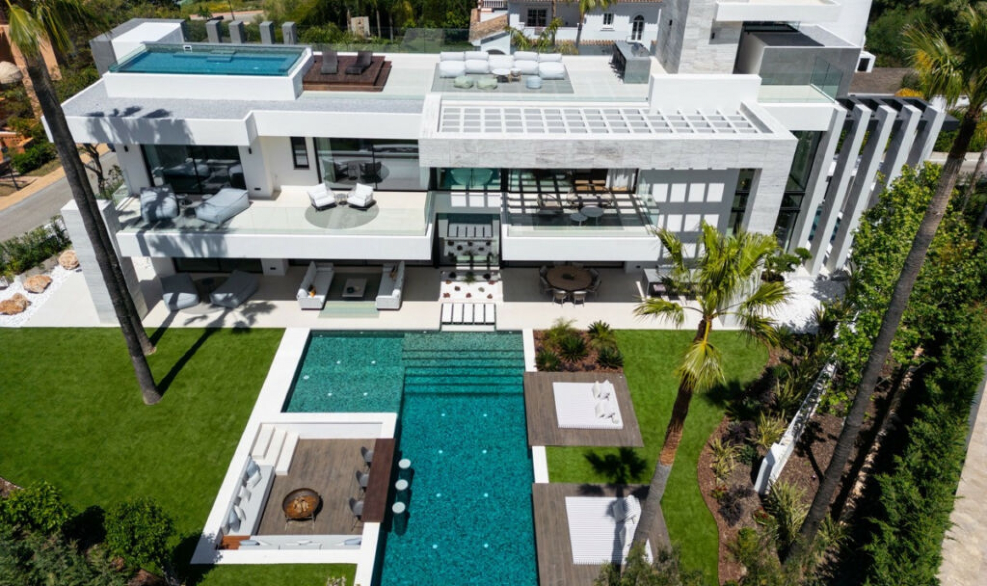 Resale - House -
Nueva Andalucía