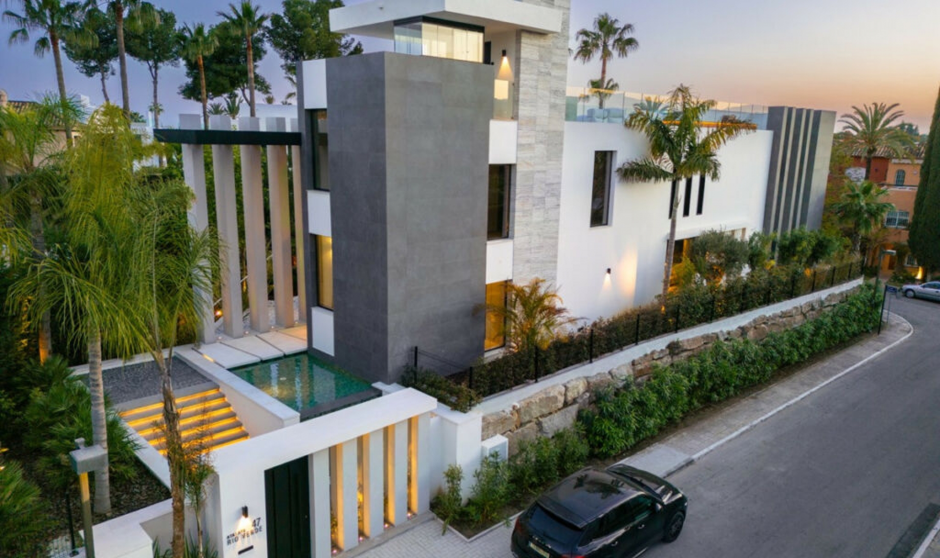Resale - House -
Nueva Andalucía