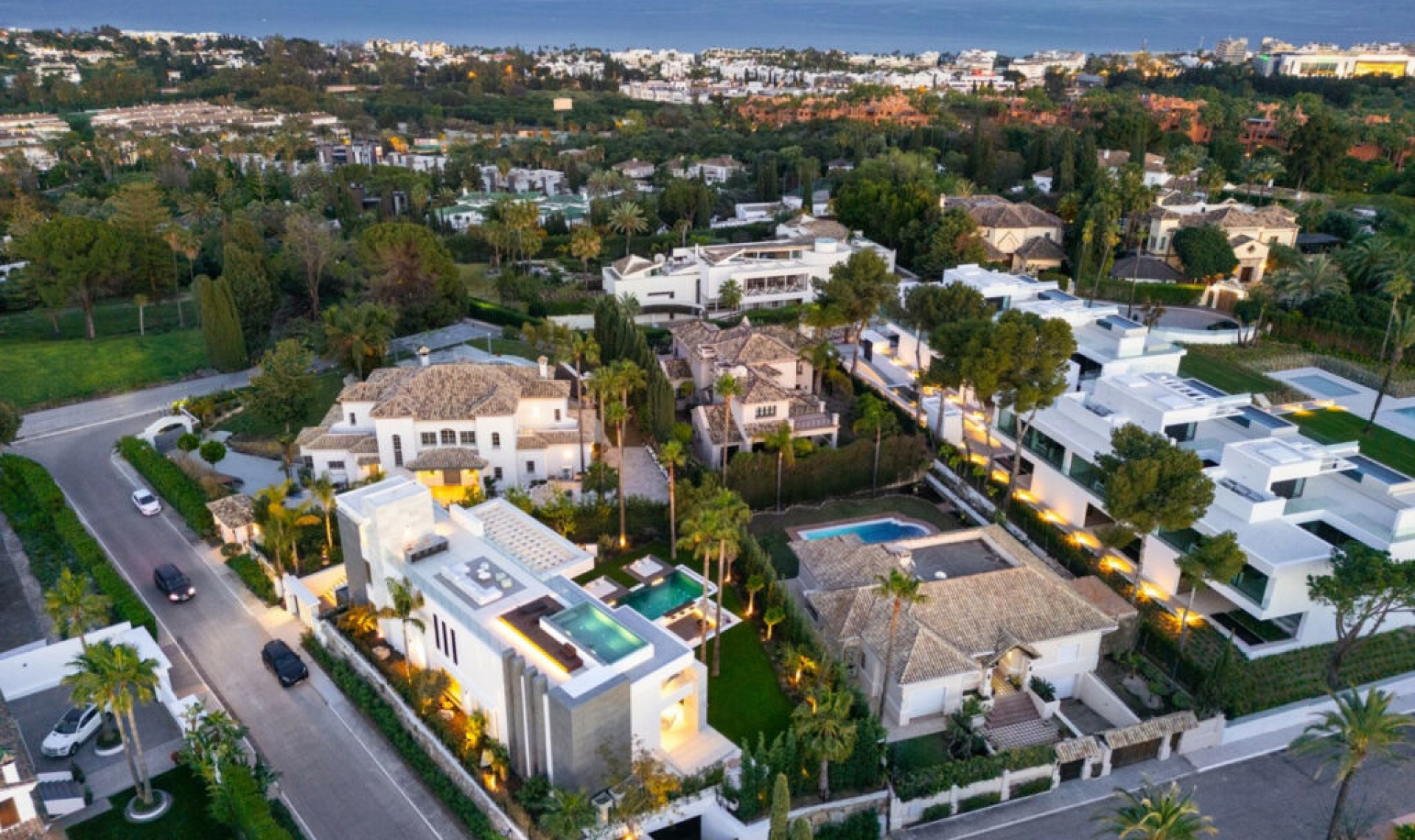 Resale - House -
Nueva Andalucía