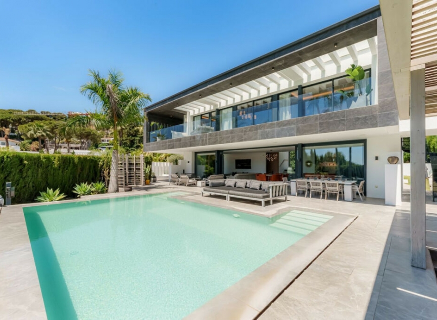 Resale - House -
Nueva Andalucía