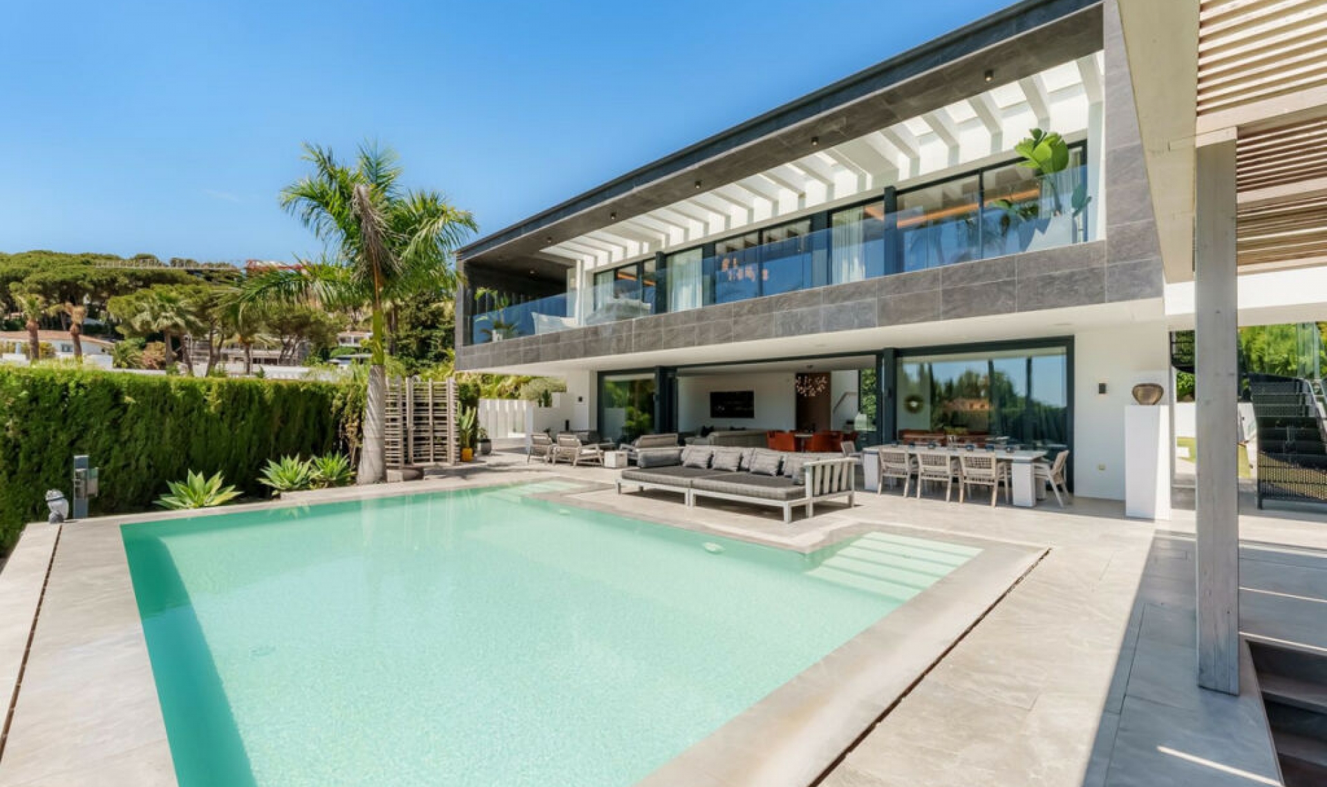 Resale - House -
Nueva Andalucía