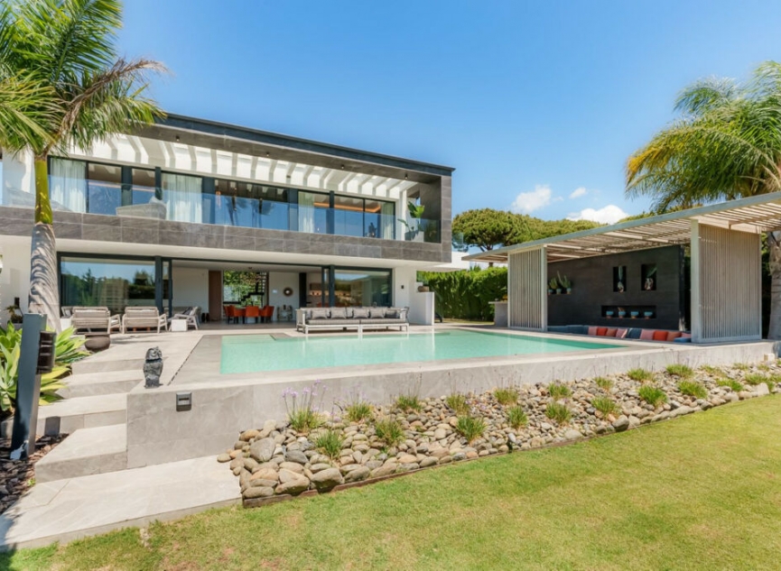 Resale - House -
Nueva Andalucía