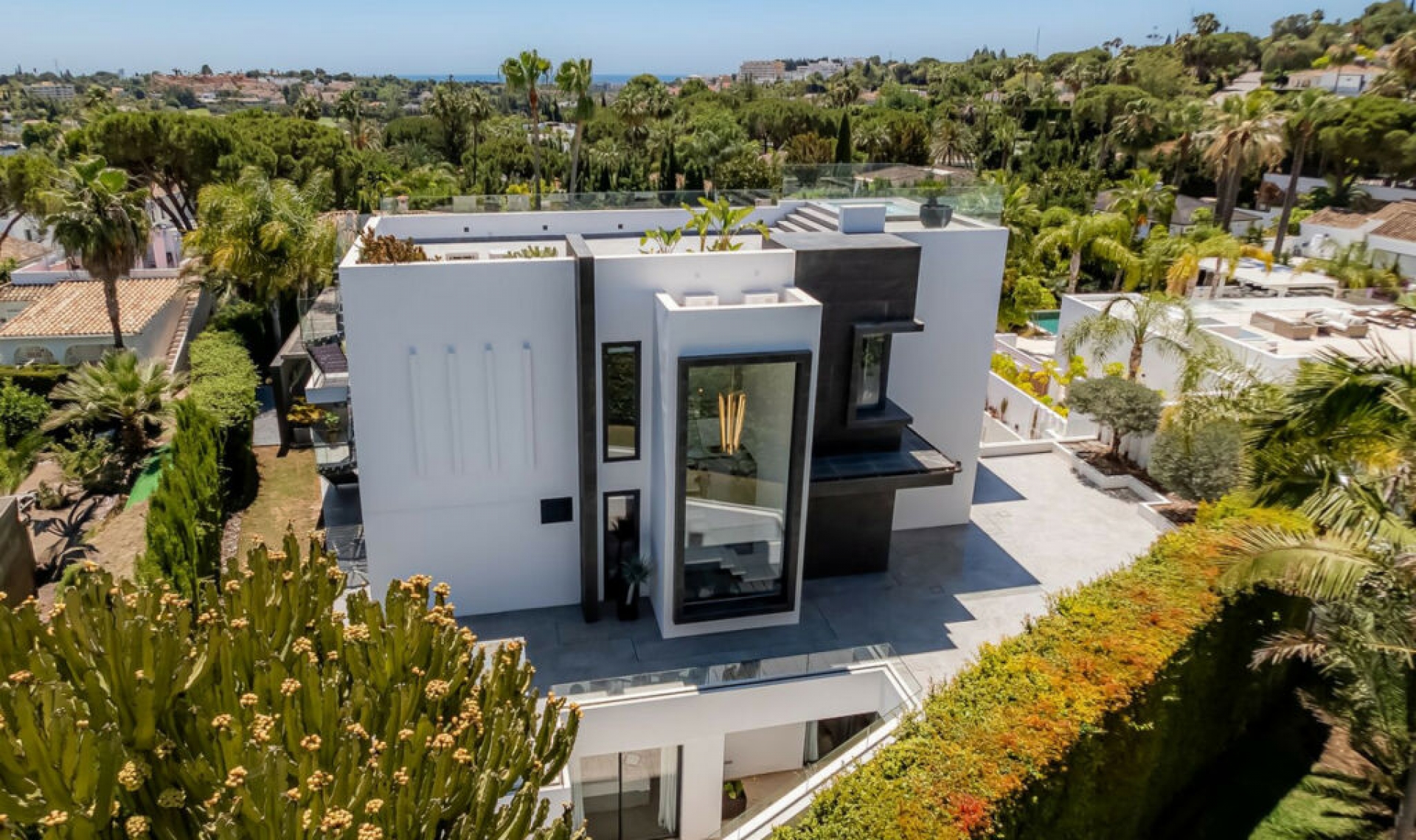 Resale - House -
Nueva Andalucía