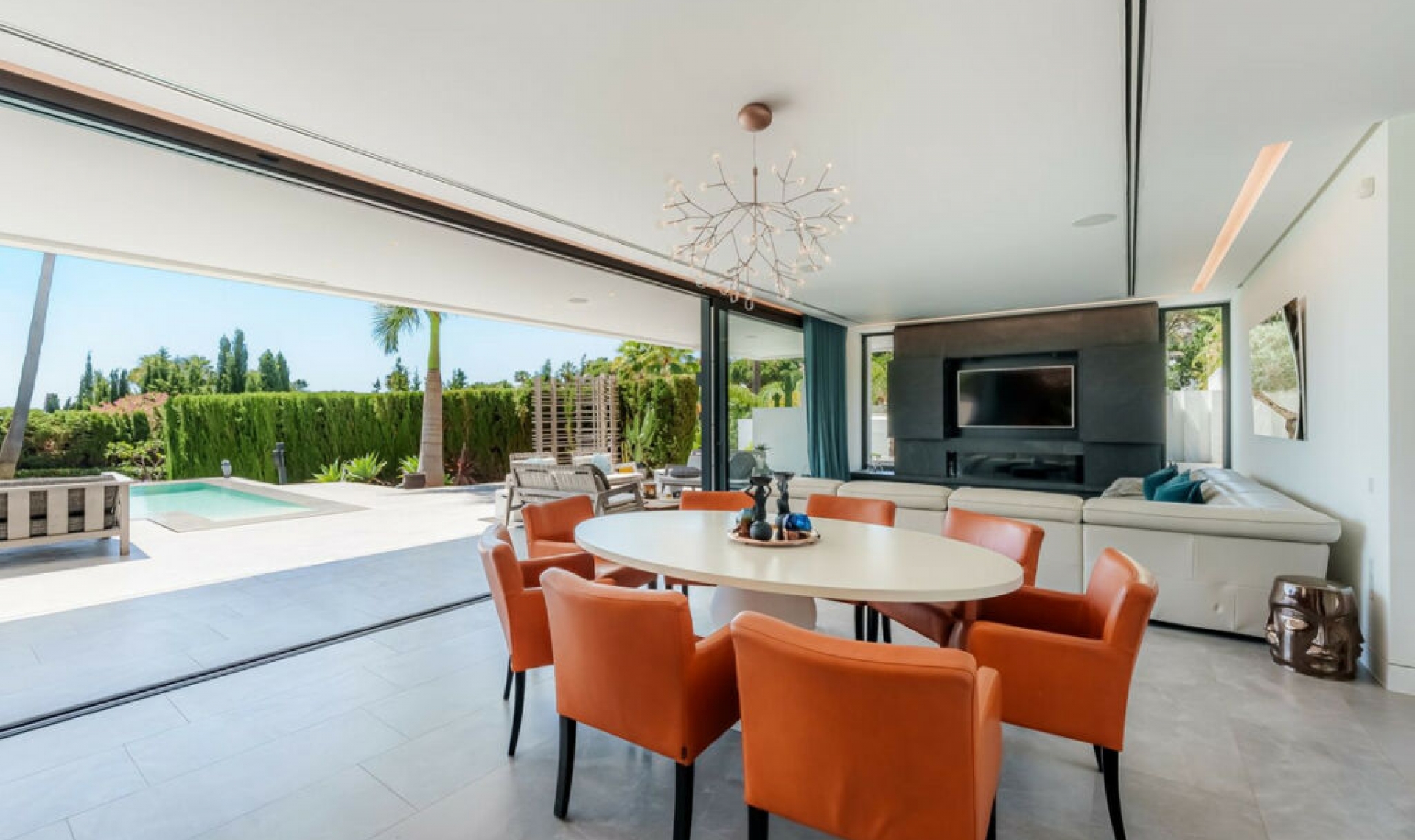 Resale - House -
Nueva Andalucía