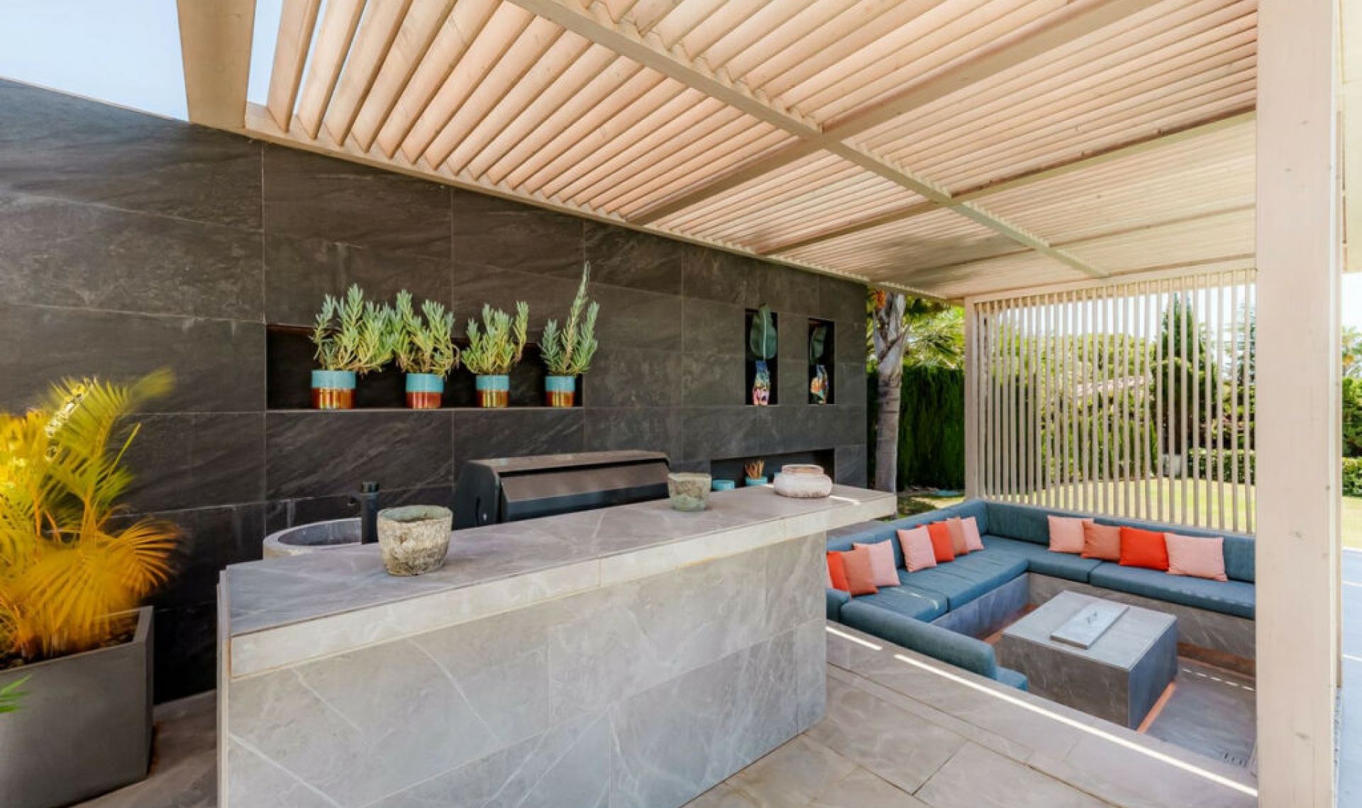 Resale - House -
Nueva Andalucía