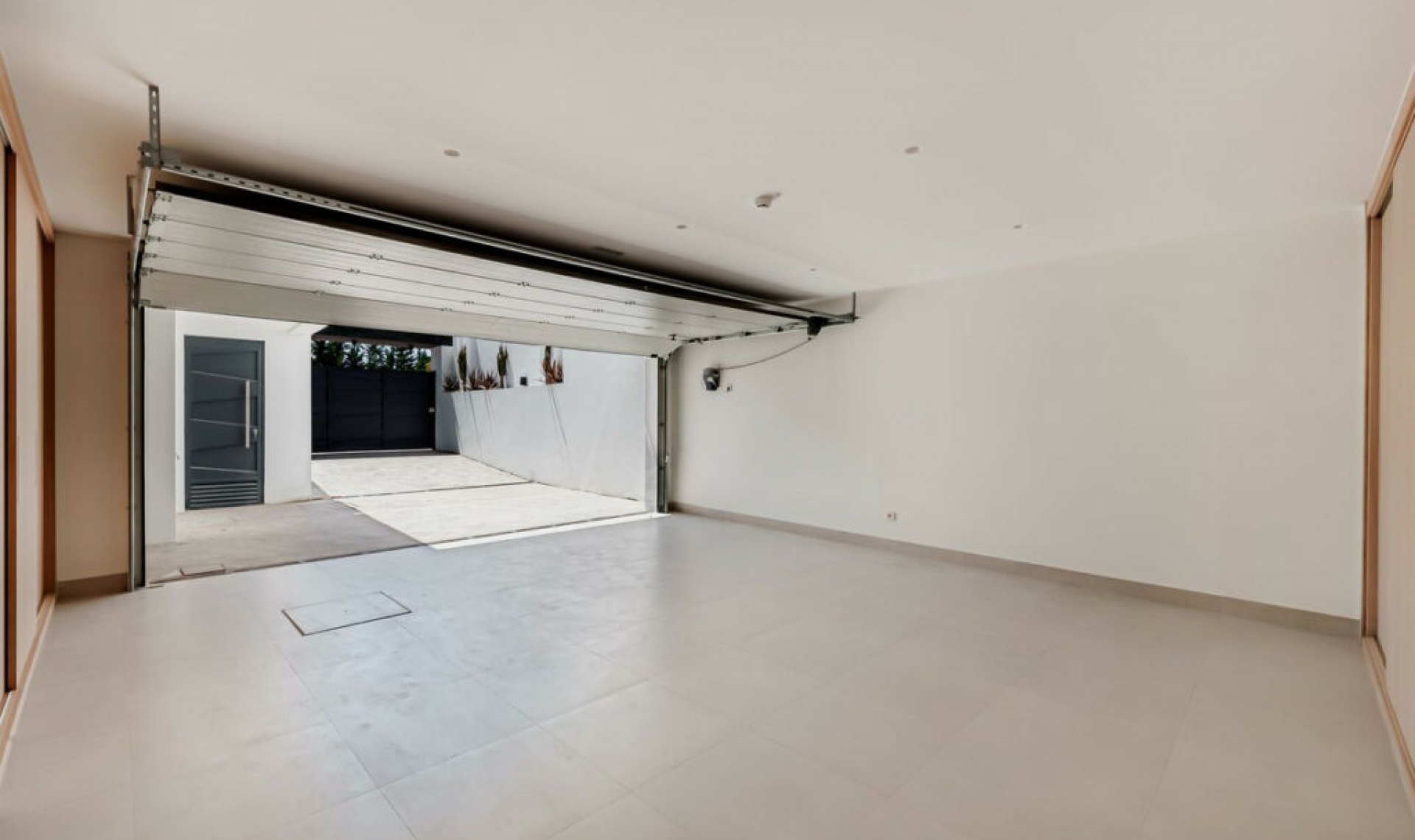 Resale - House -
Nueva Andalucía