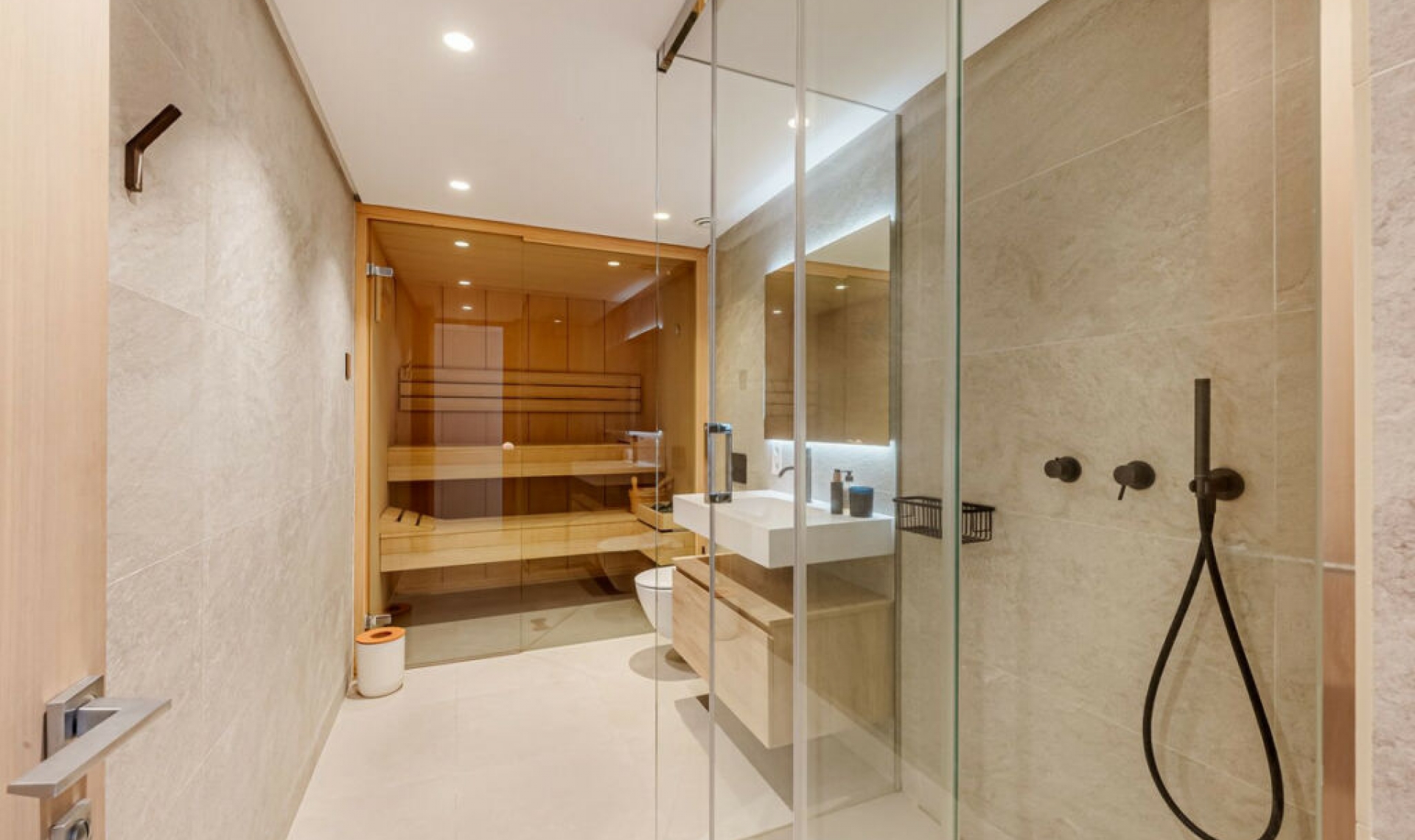 Resale - House -
Nueva Andalucía