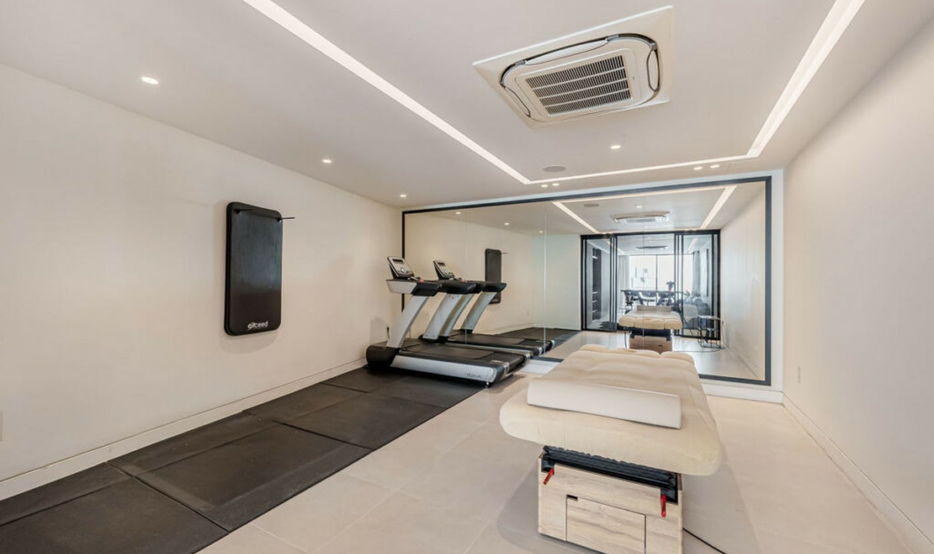 Resale - House -
Nueva Andalucía