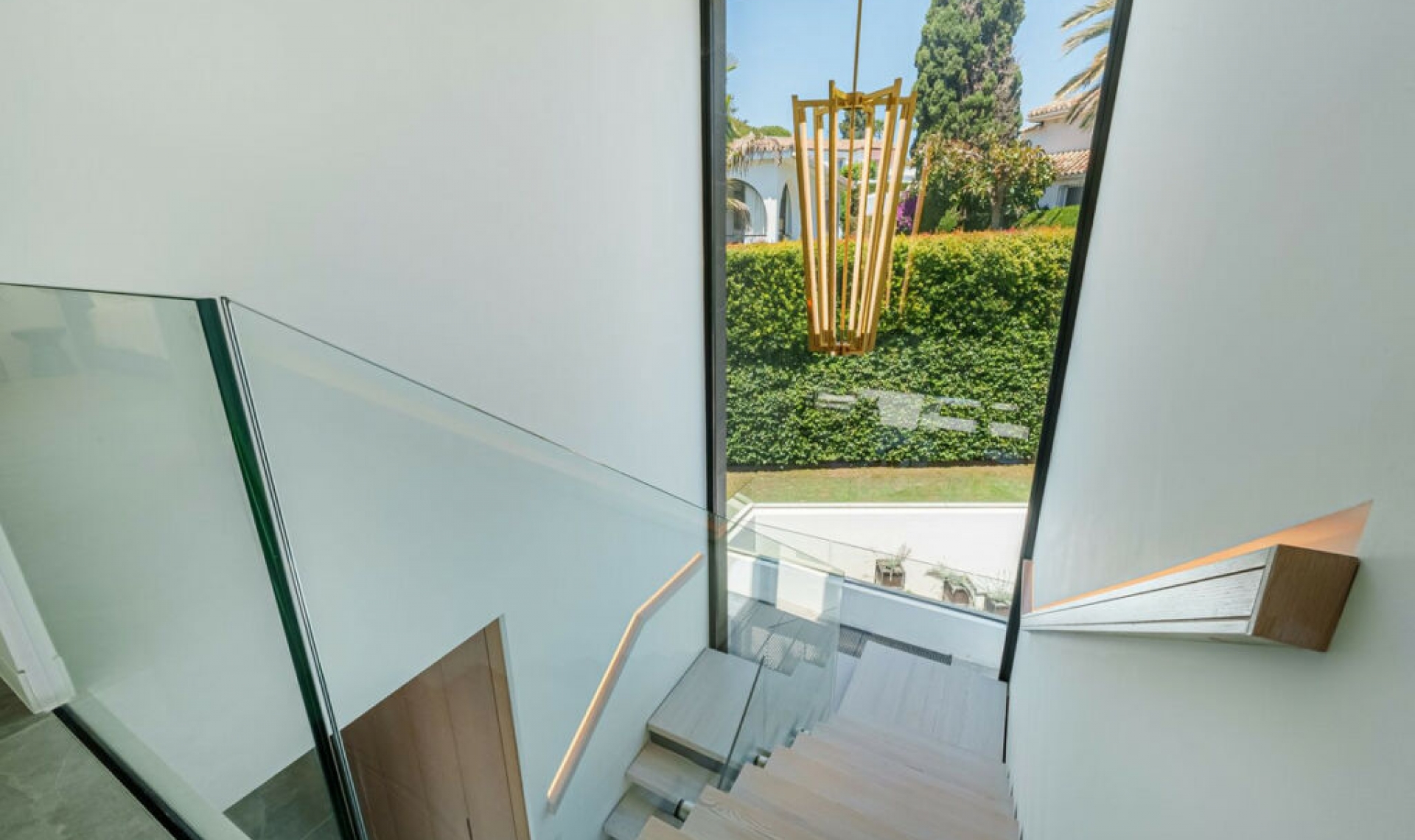 Resale - House -
Nueva Andalucía