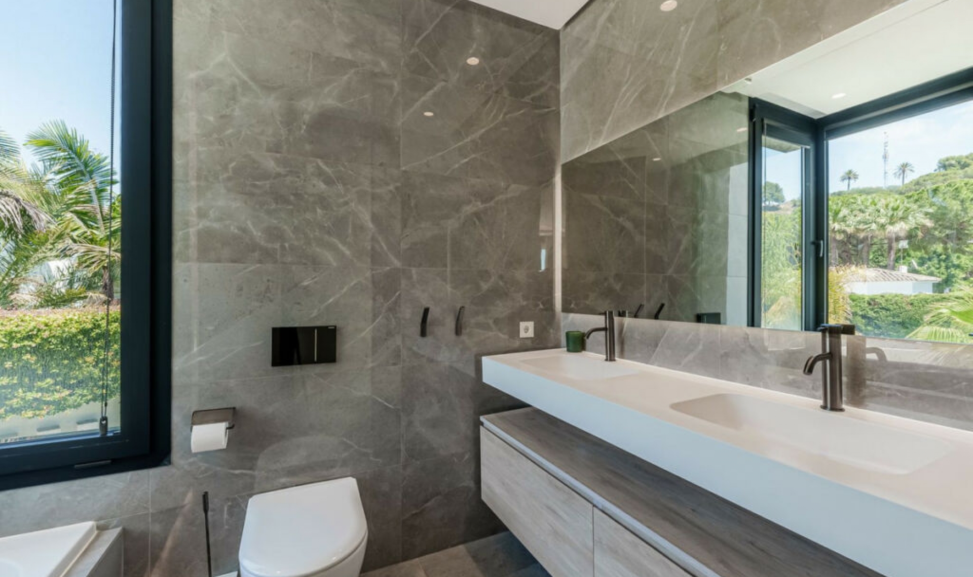 Resale - House -
Nueva Andalucía