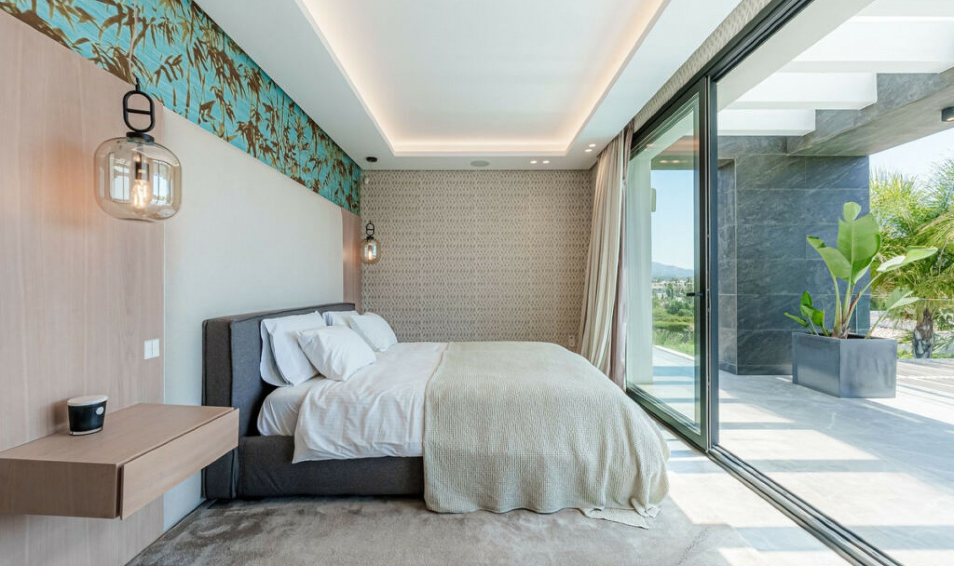 Resale - House -
Nueva Andalucía