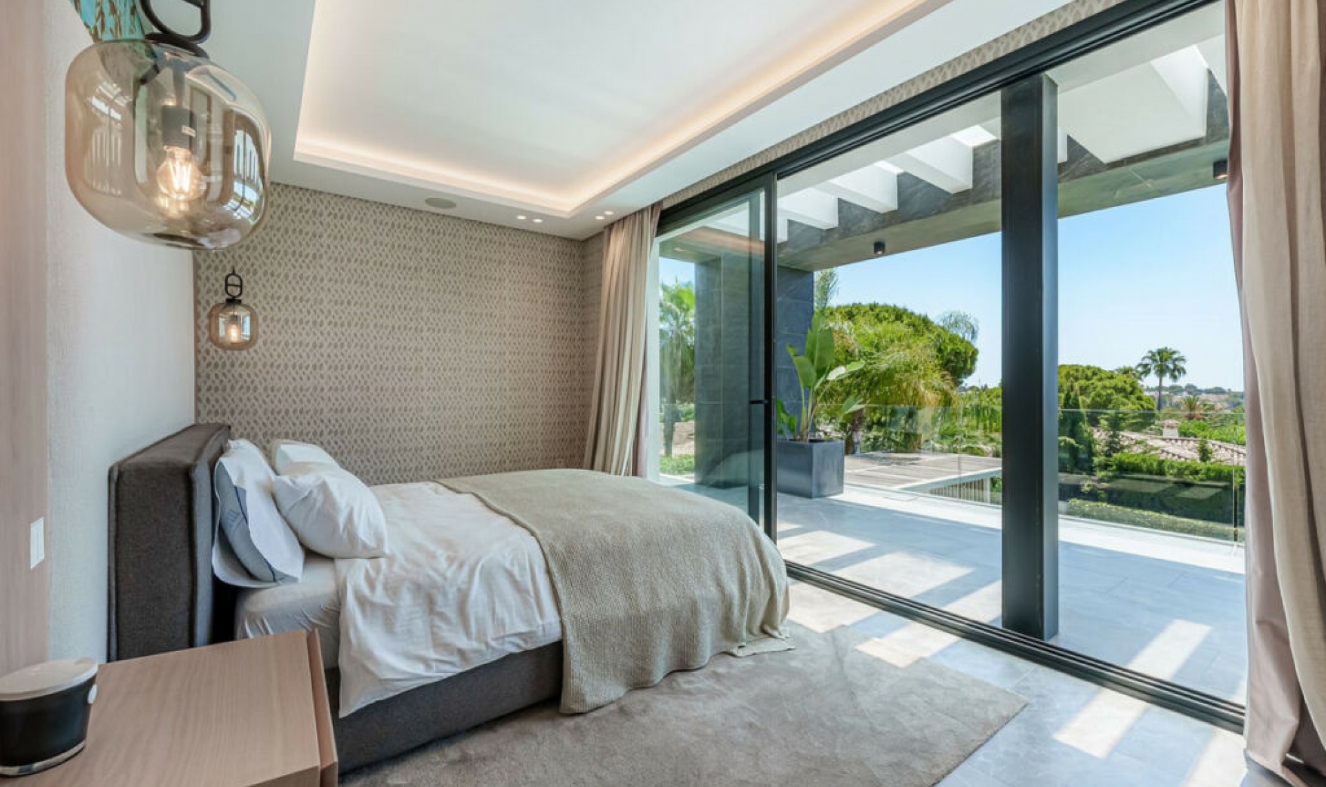 Resale - House -
Nueva Andalucía