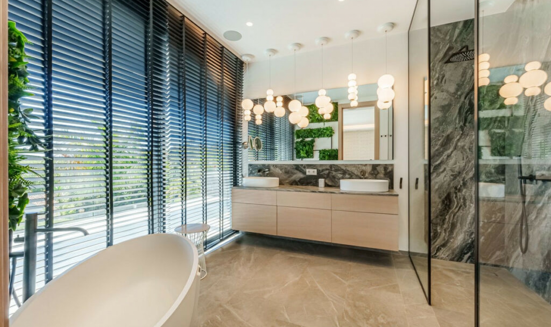 Resale - House -
Nueva Andalucía