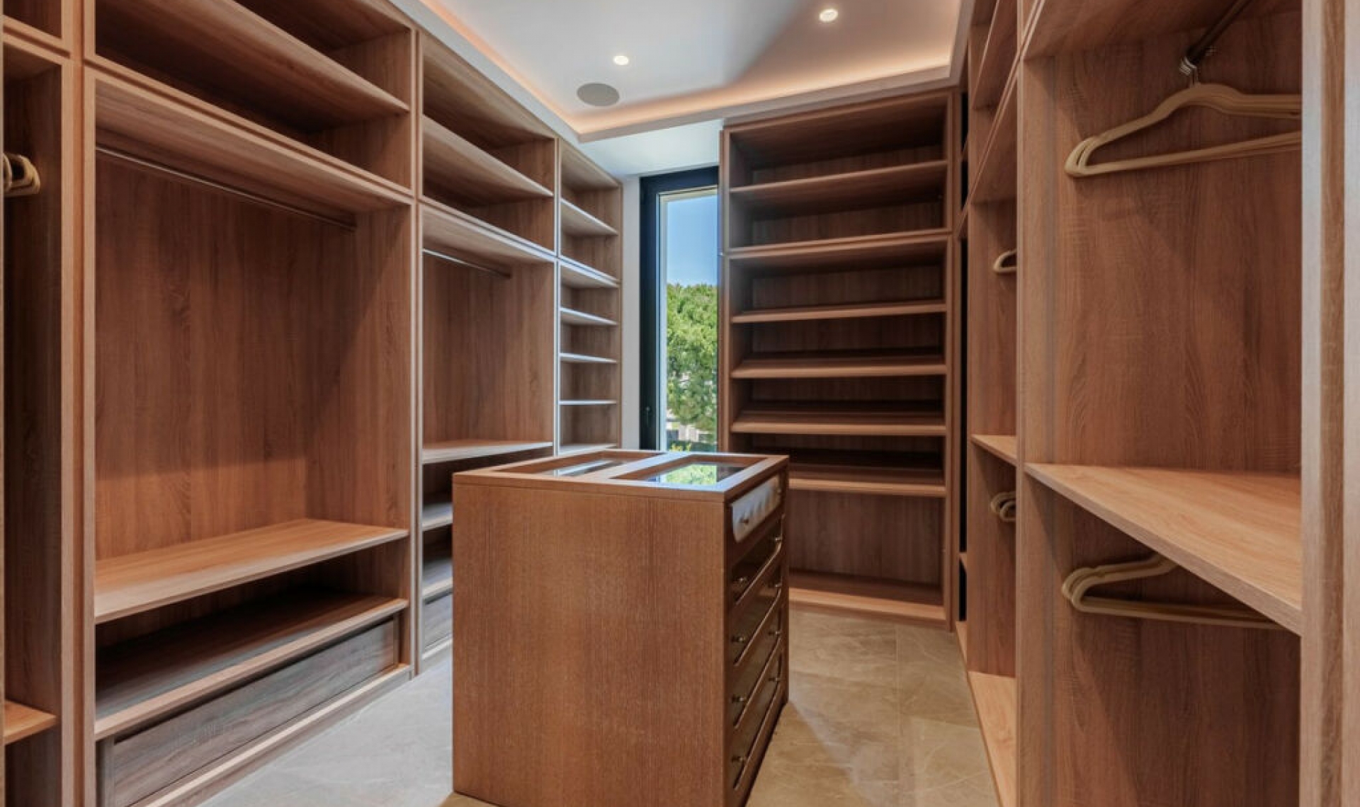 Resale - House -
Nueva Andalucía