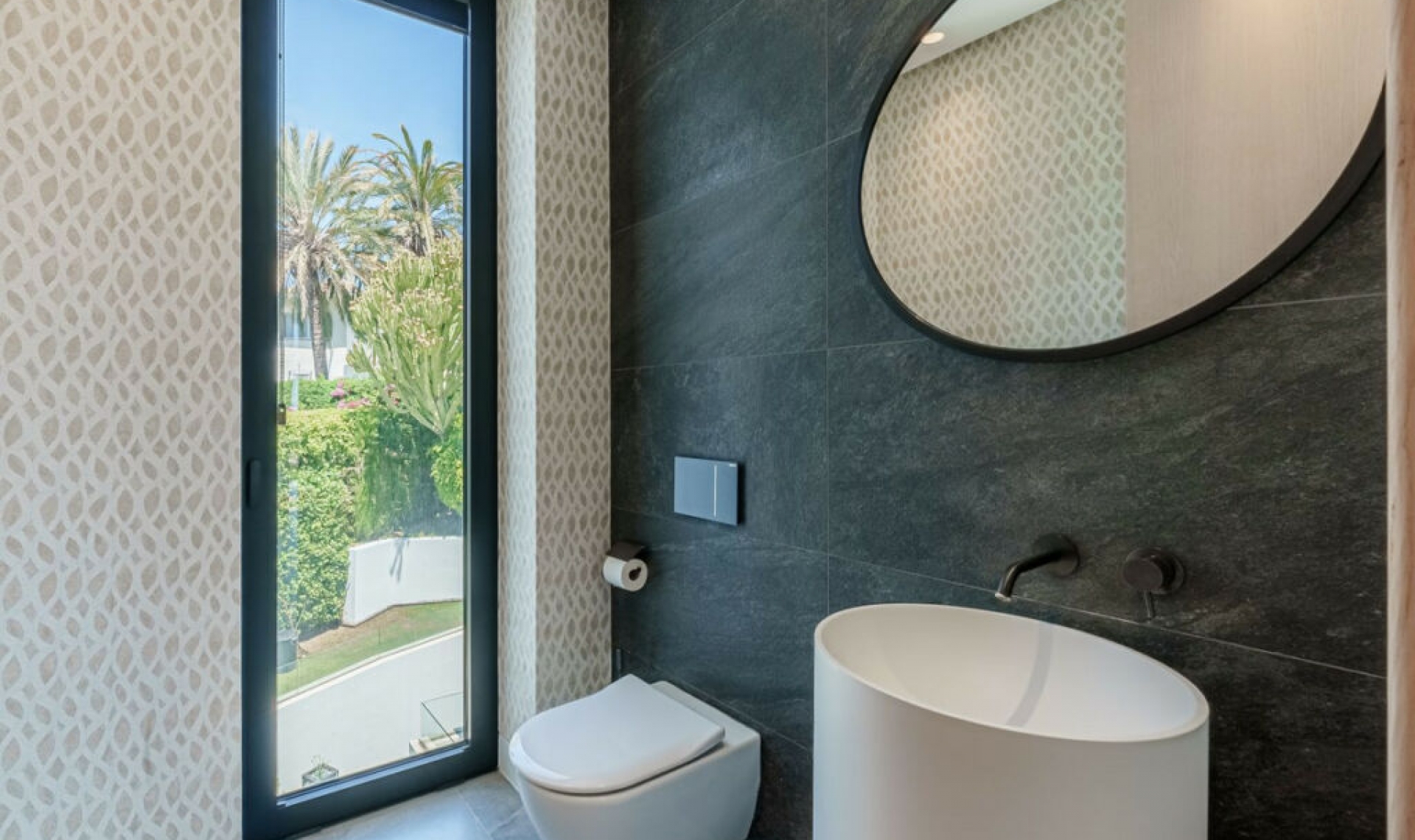 Resale - House -
Nueva Andalucía