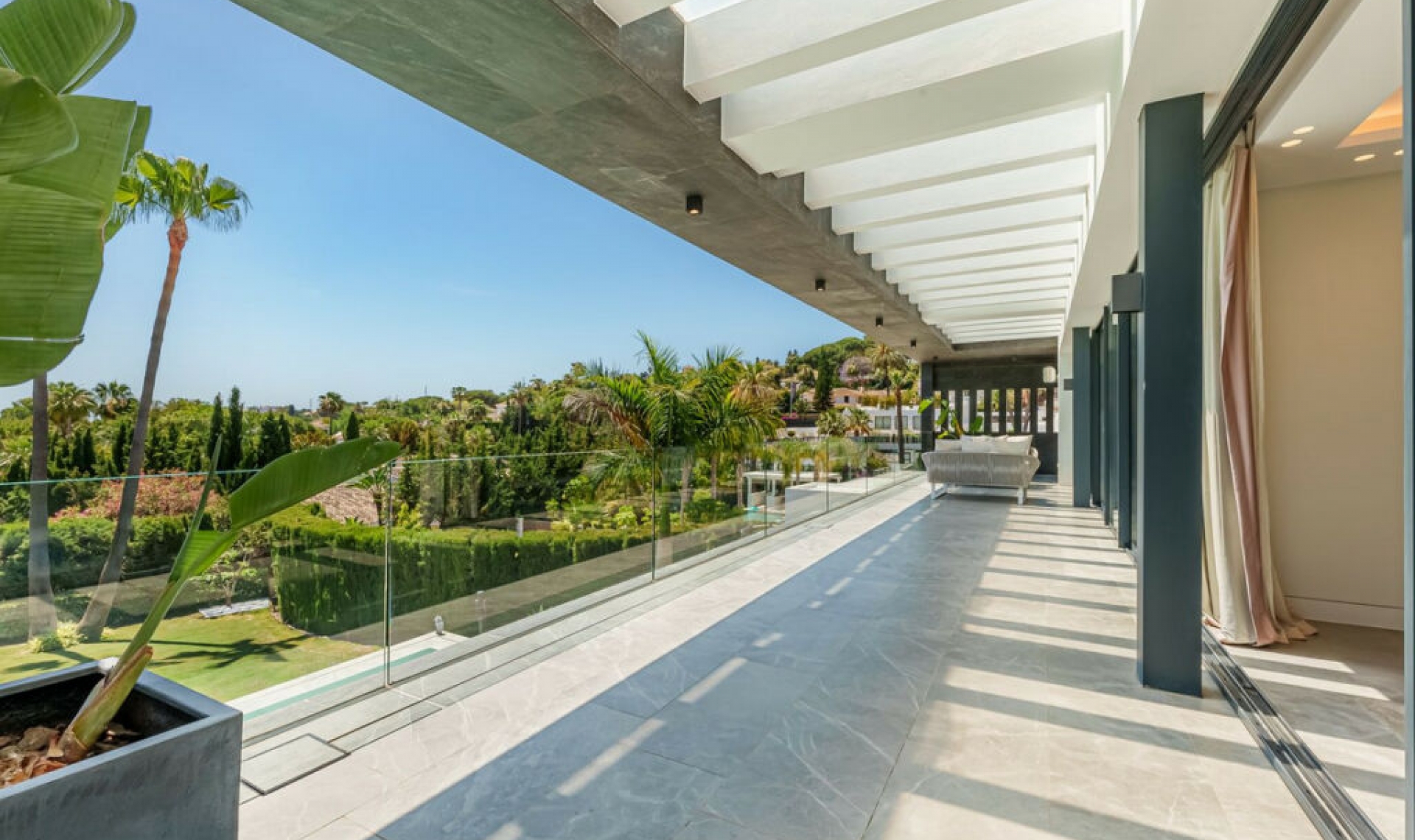 Resale - House -
Nueva Andalucía