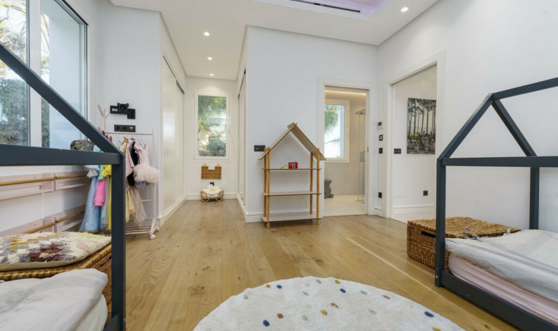 Resale - House -
Nueva Andalucía