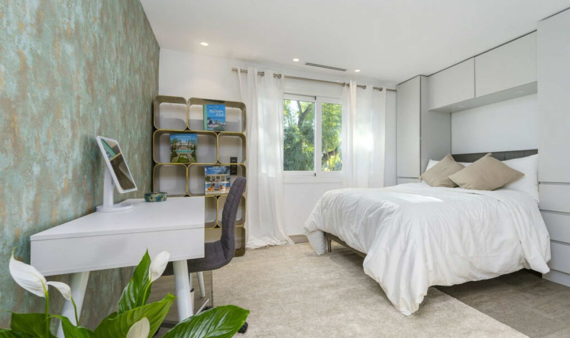 Resale - House -
Nueva Andalucía