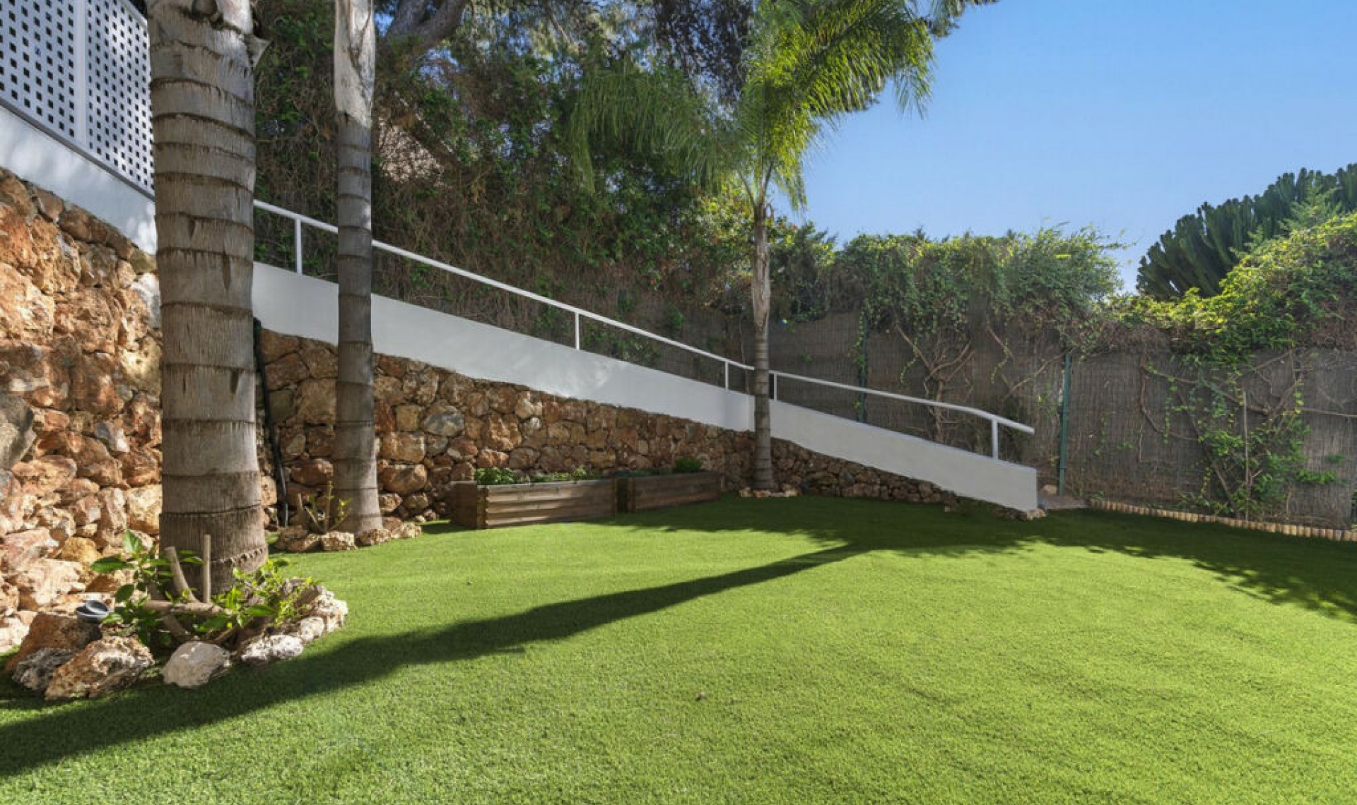 Resale - House -
Nueva Andalucía