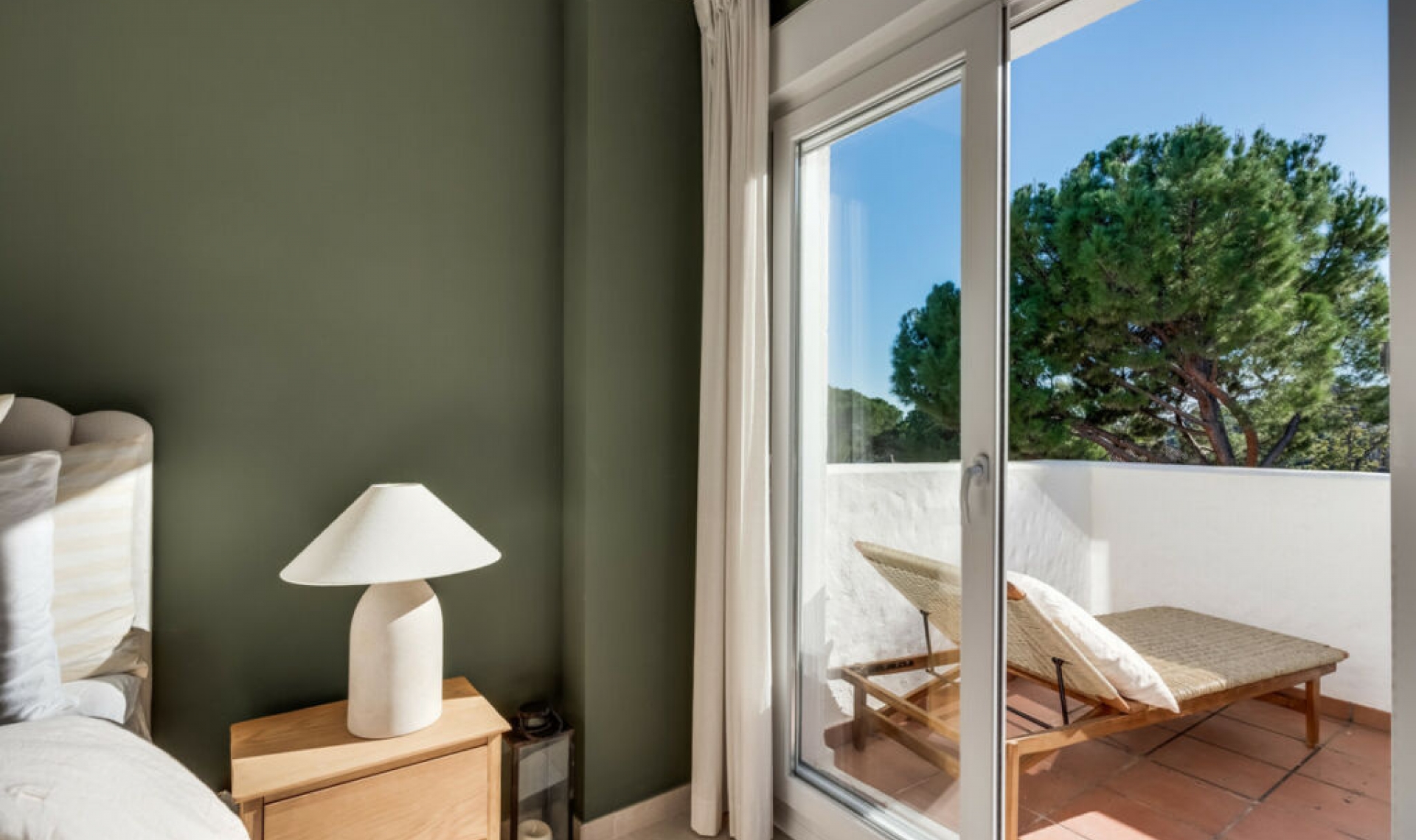 Resale - House -
Nueva Andalucía