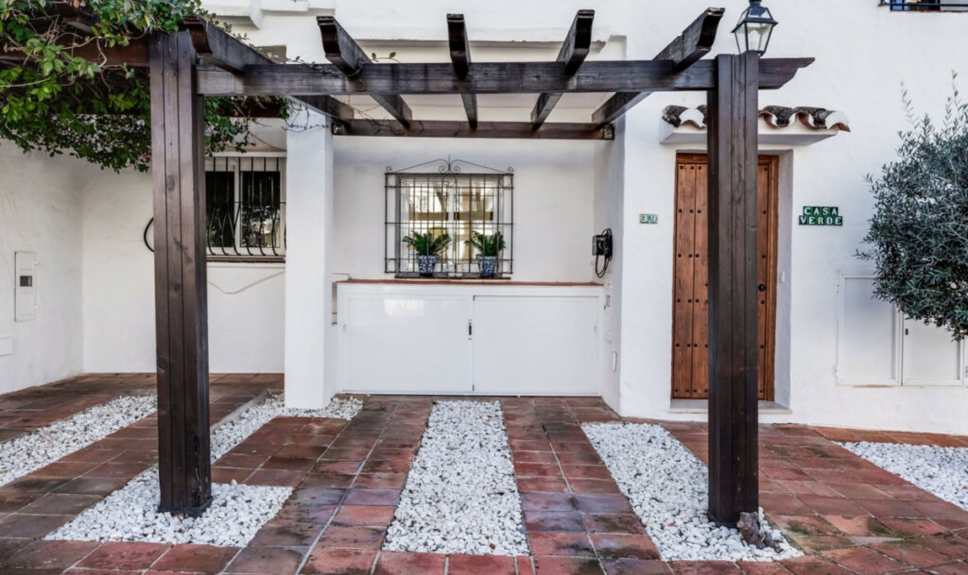 Resale - House -
Nueva Andalucía