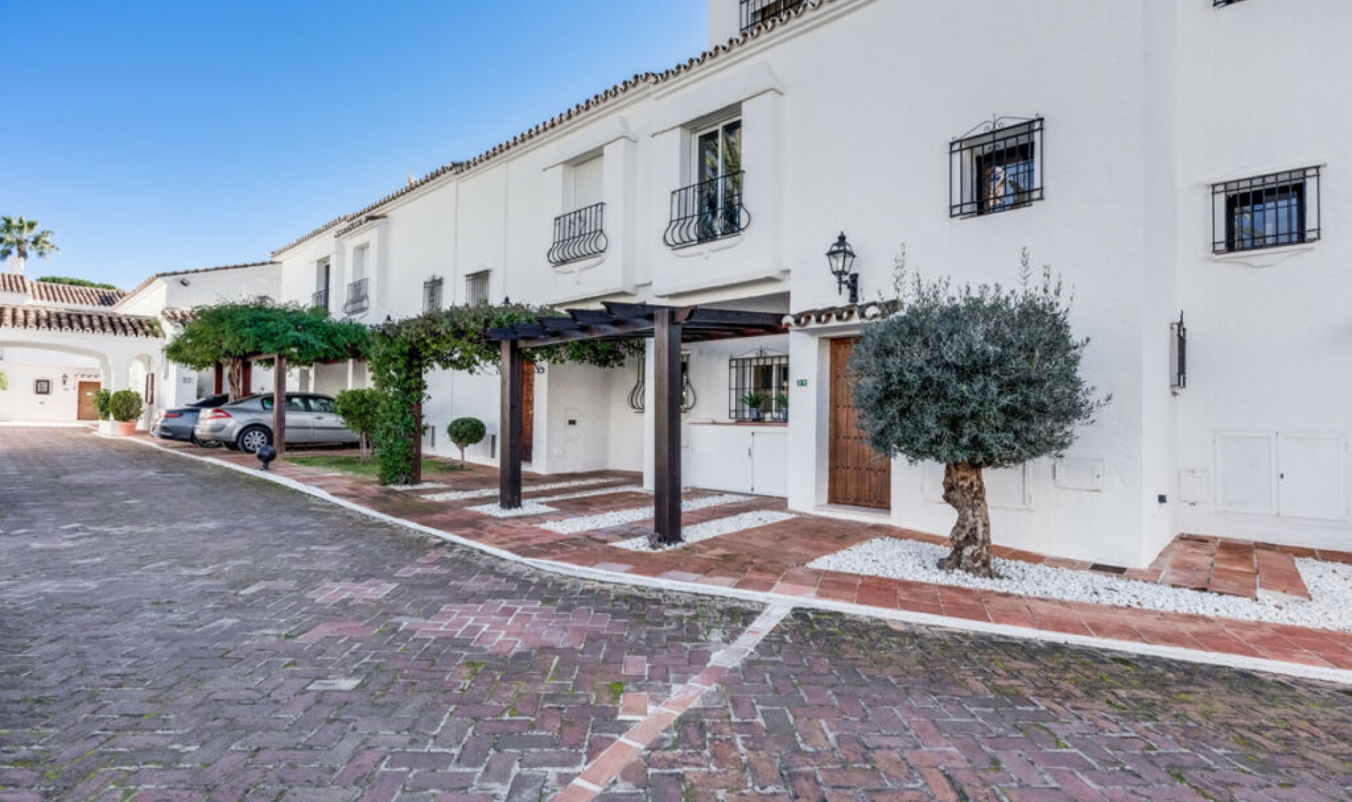 Resale - House -
Nueva Andalucía