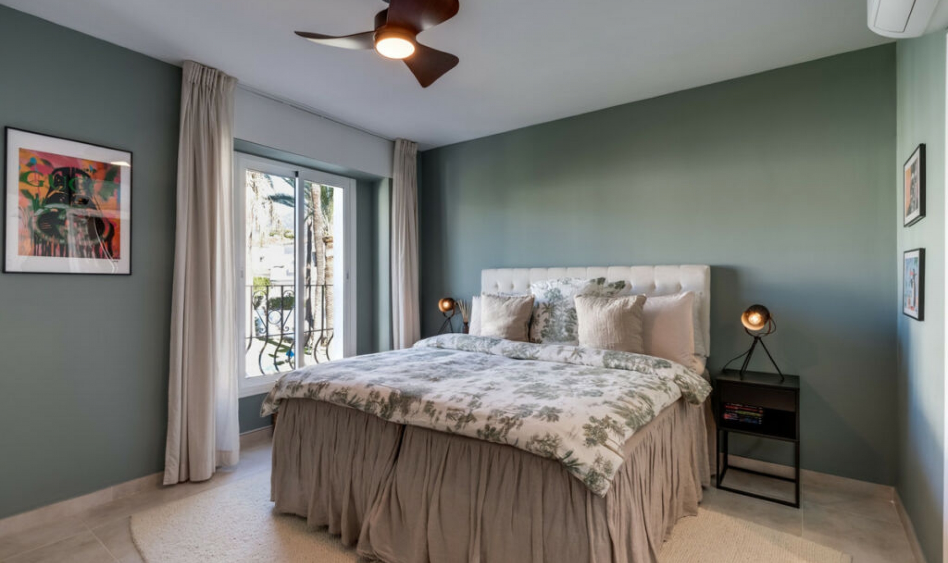 Resale - House -
Nueva Andalucía