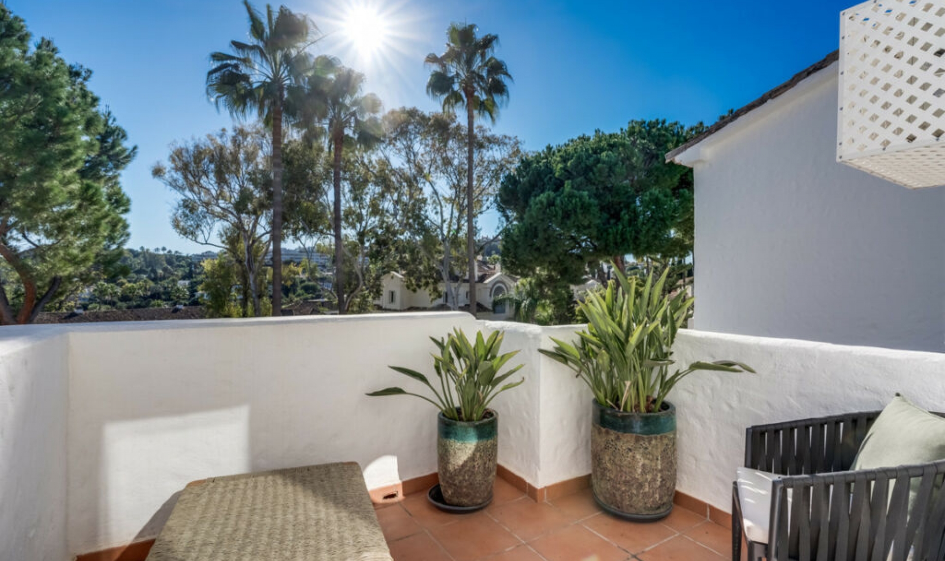Resale - House -
Nueva Andalucía