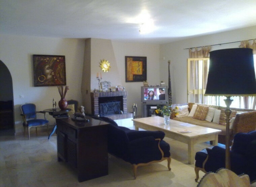 Resale - House -
Nueva Andalucía