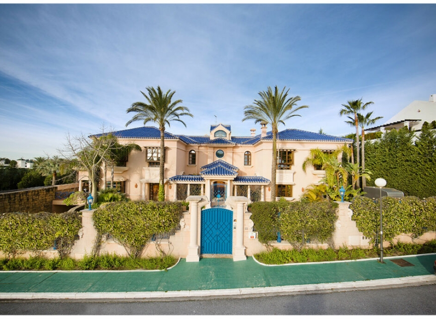 Resale - House -
Nueva Andalucía