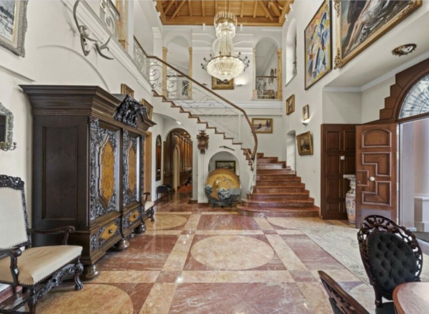 Resale - House -
Nueva Andalucía