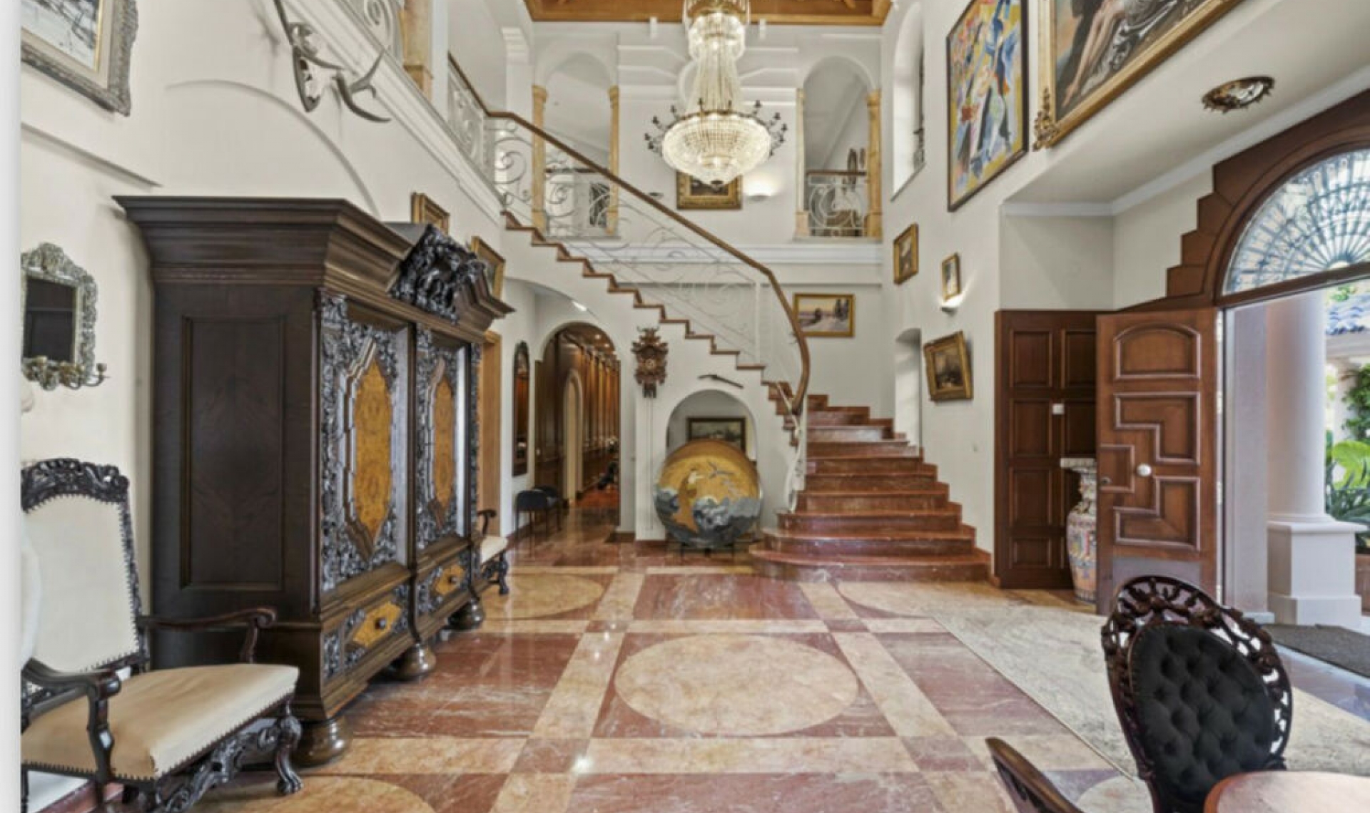 Resale - House -
Nueva Andalucía