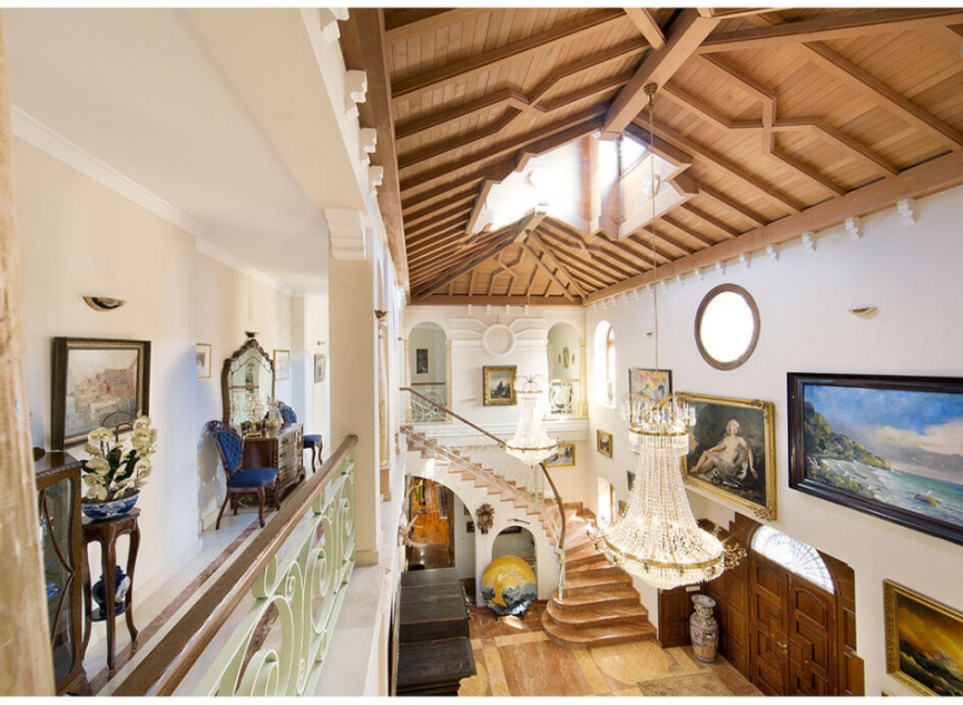 Resale - House -
Nueva Andalucía