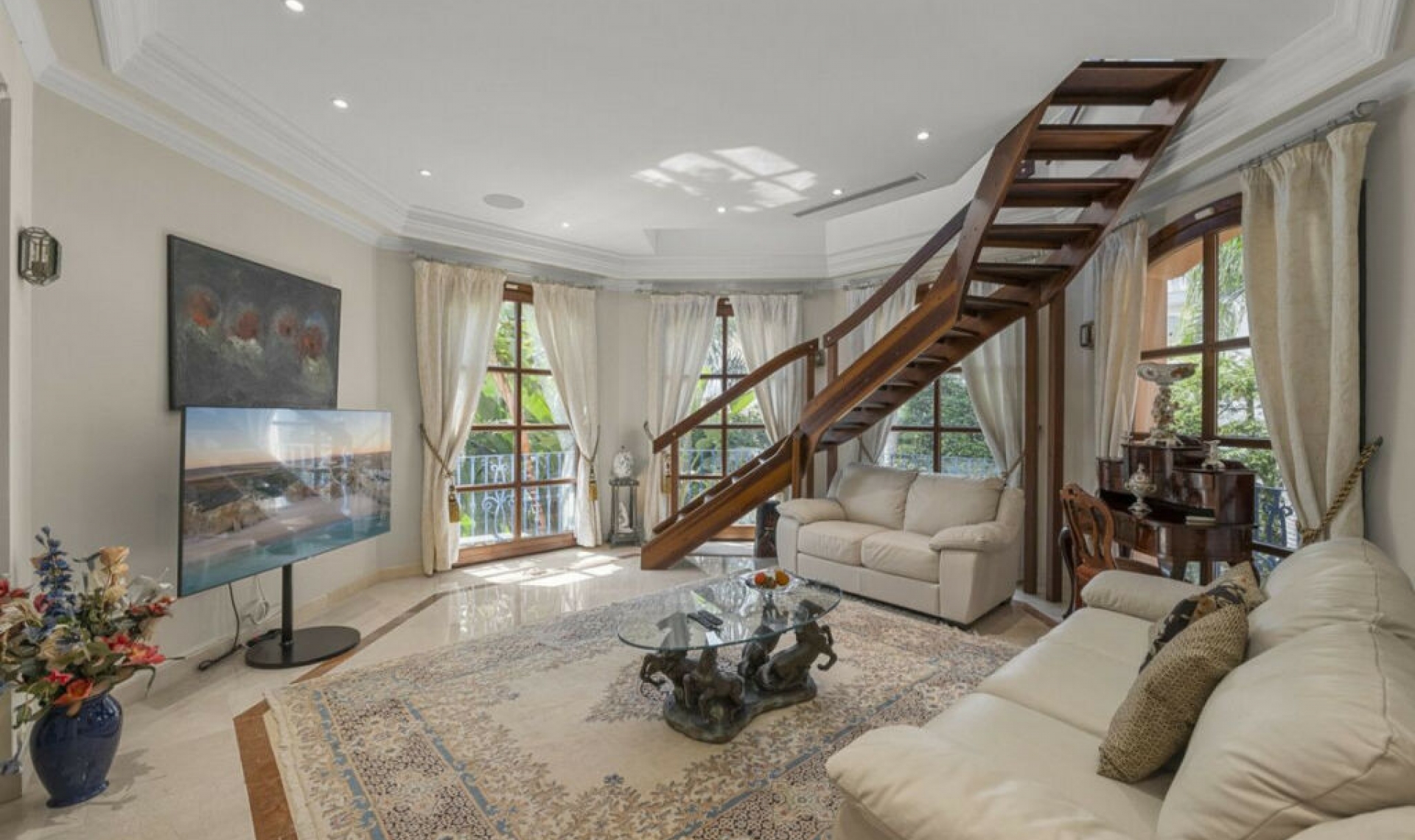 Resale - House -
Nueva Andalucía