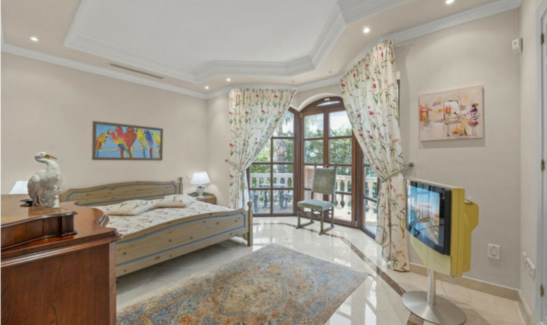 Resale - House -
Nueva Andalucía