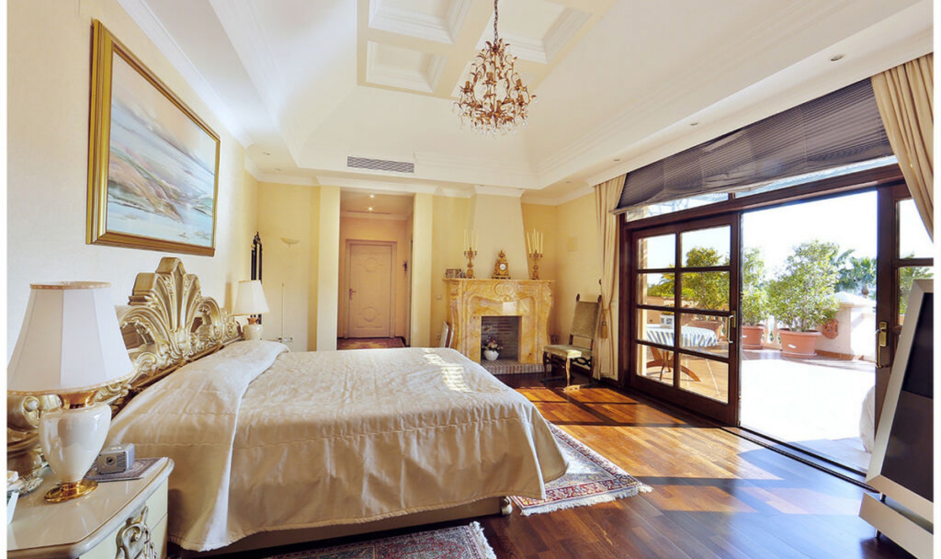 Resale - House -
Nueva Andalucía