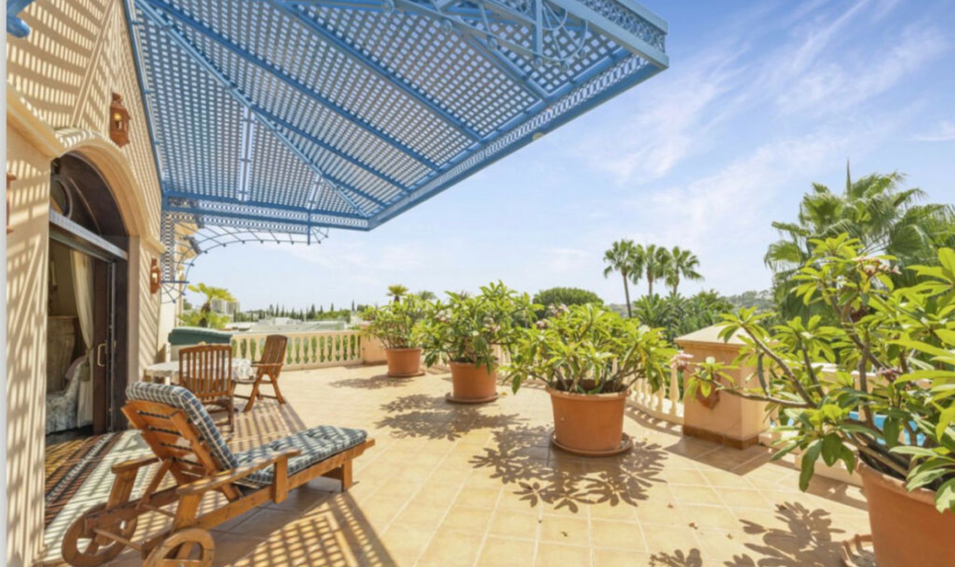 Resale - House -
Nueva Andalucía