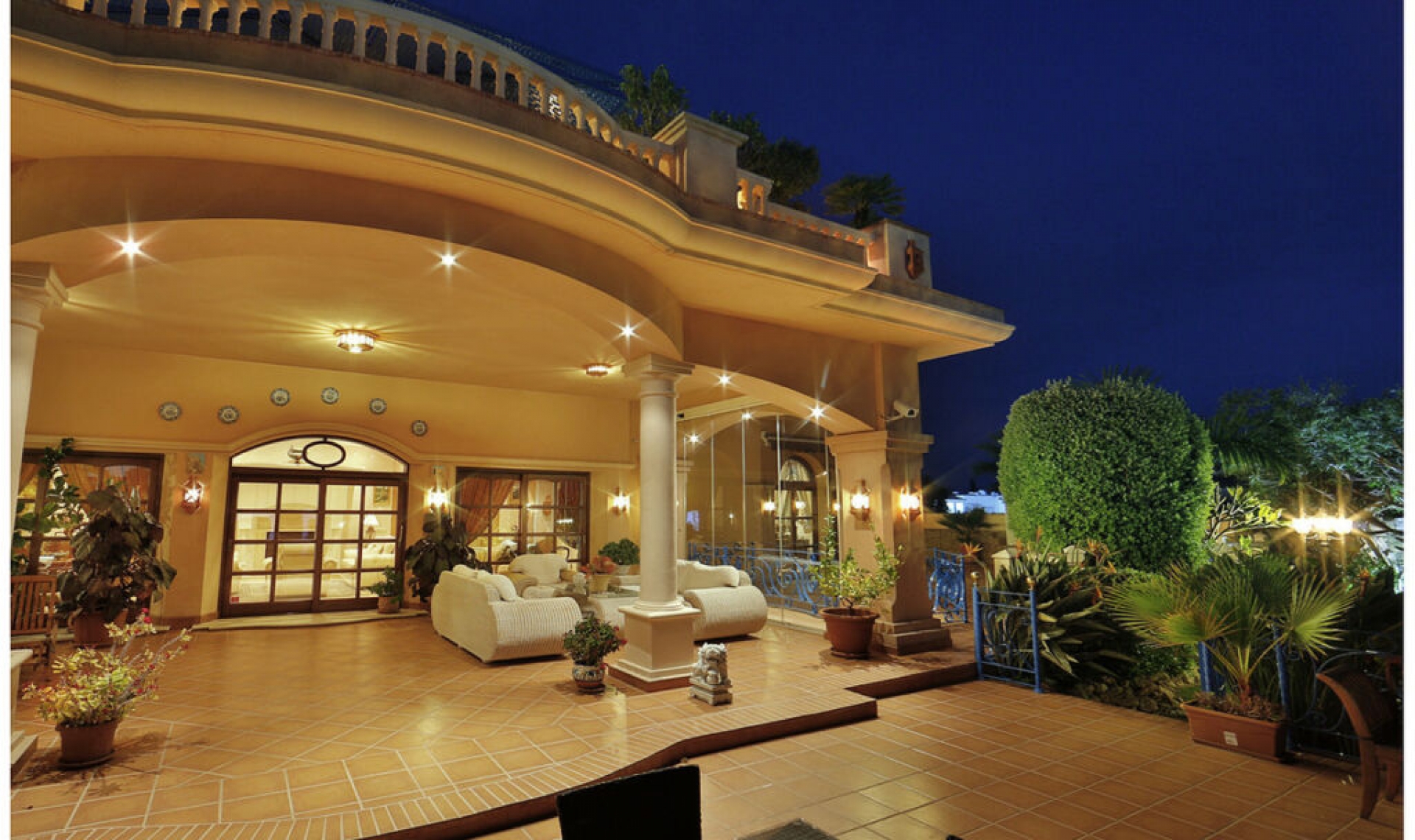 Resale - House -
Nueva Andalucía