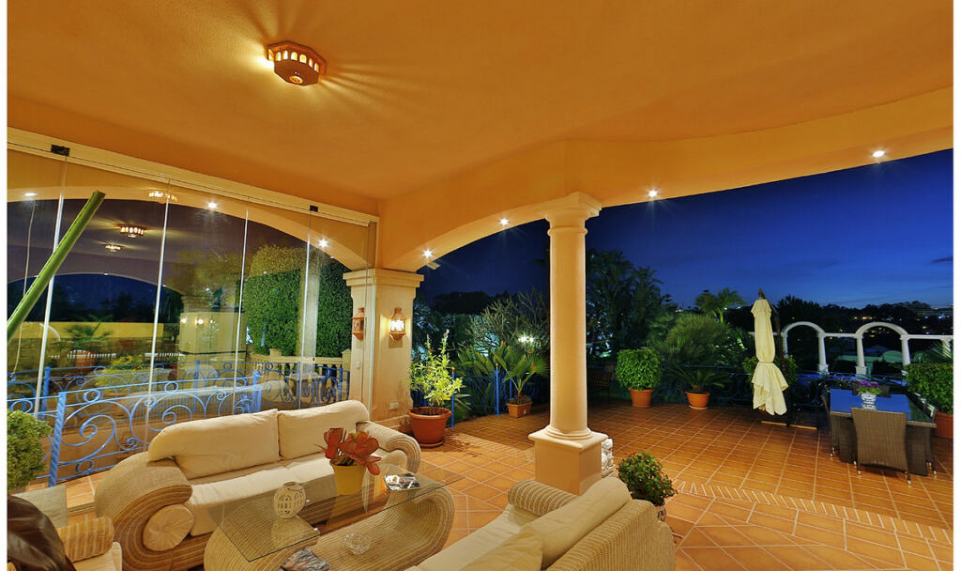 Resale - House -
Nueva Andalucía