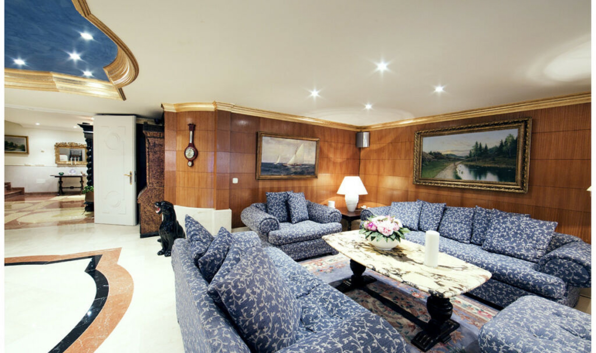 Resale - House -
Nueva Andalucía