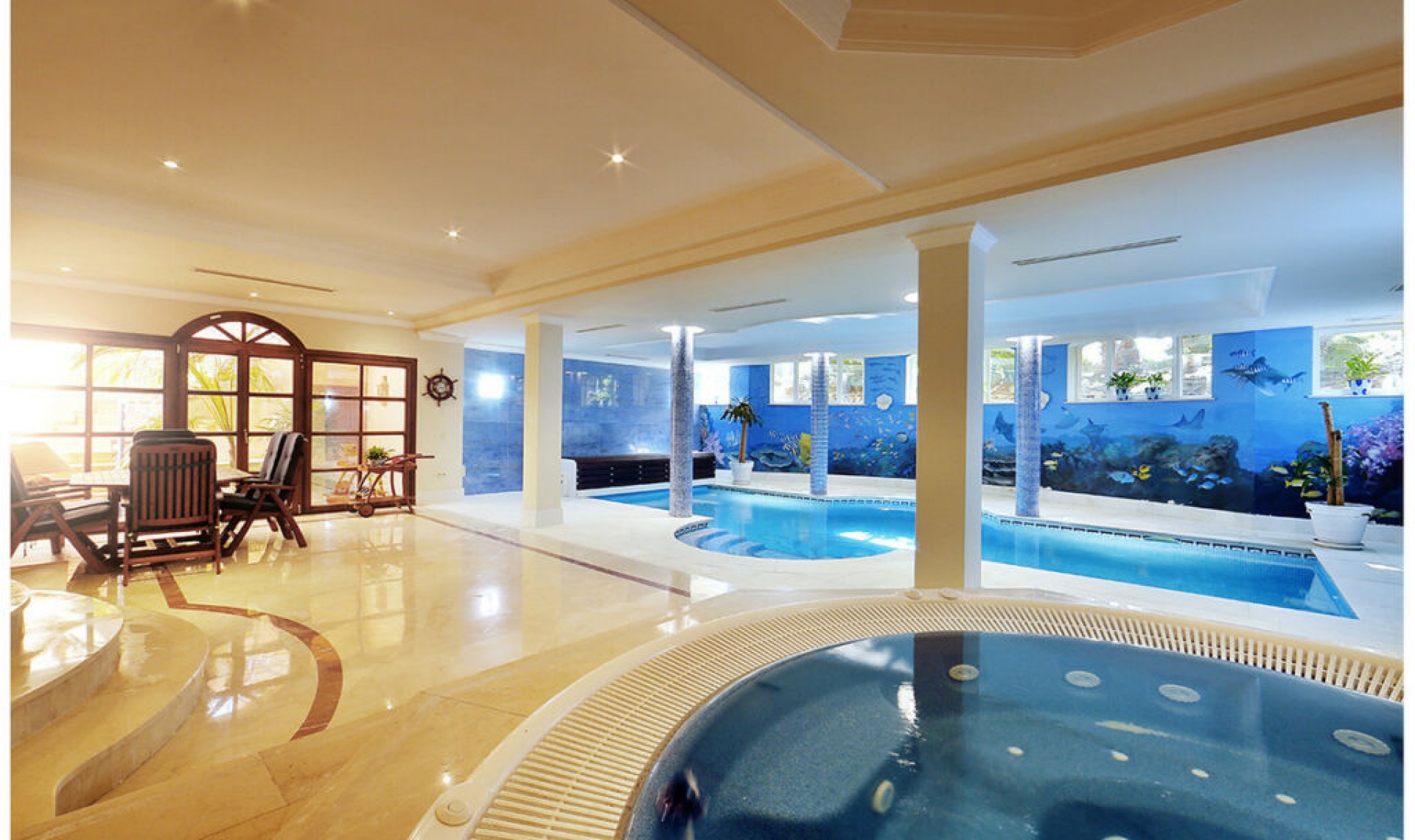 Resale - House -
Nueva Andalucía