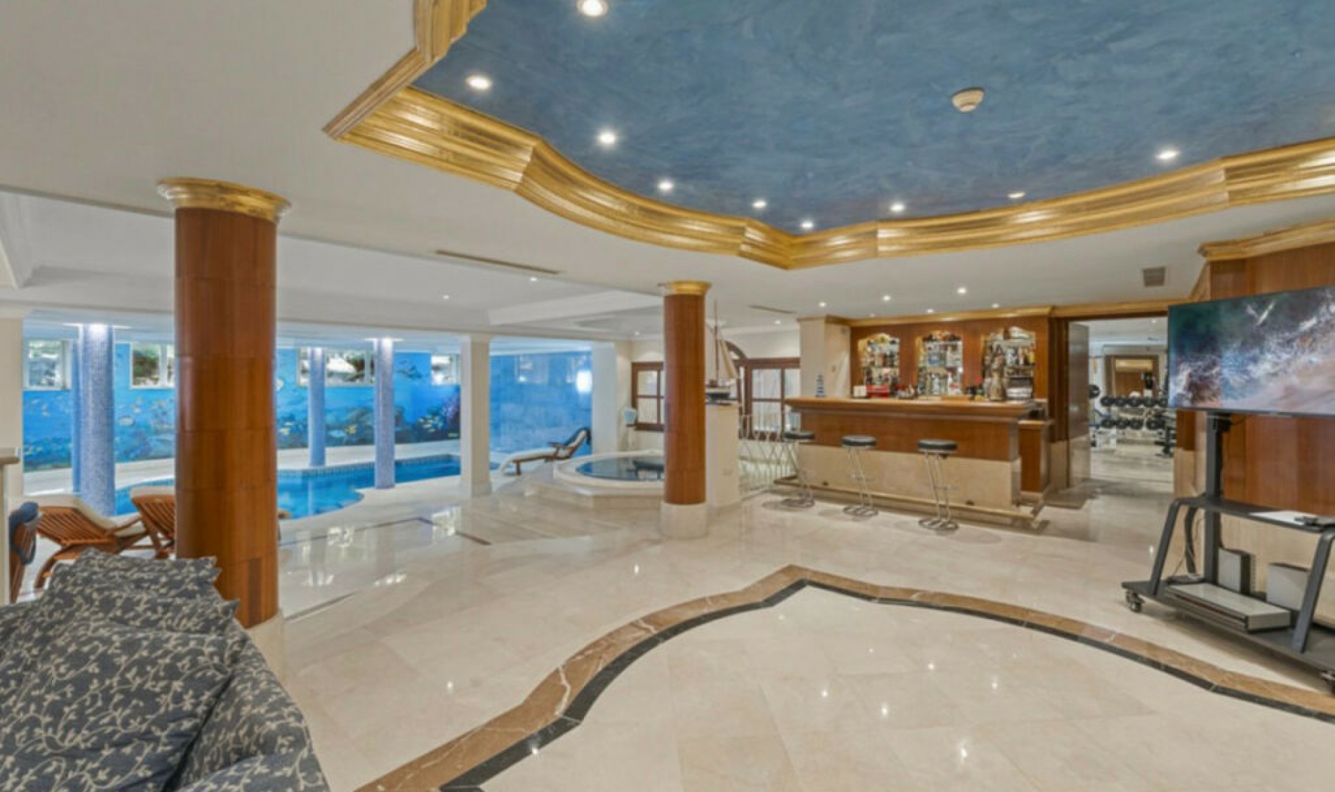 Resale - House -
Nueva Andalucía