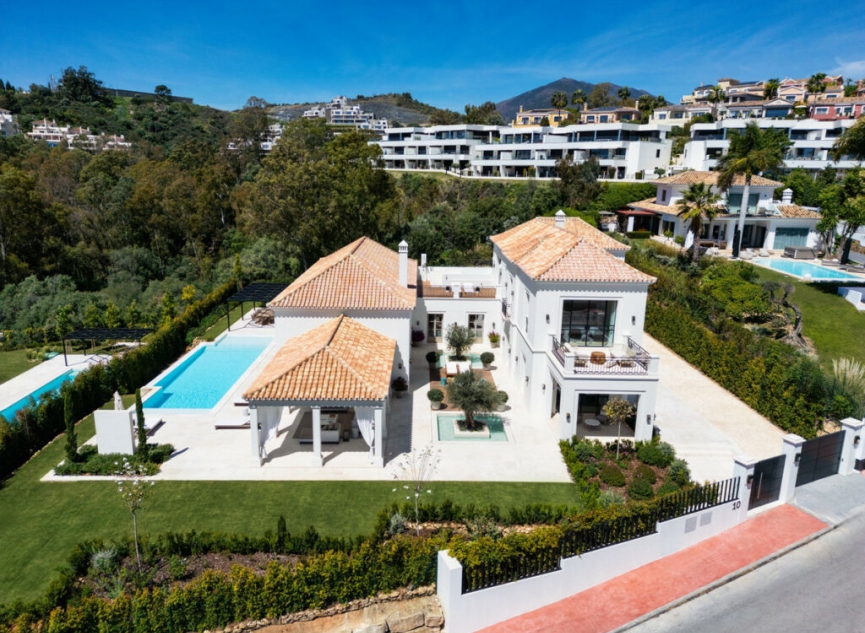 Resale - House -
Nueva Andalucía