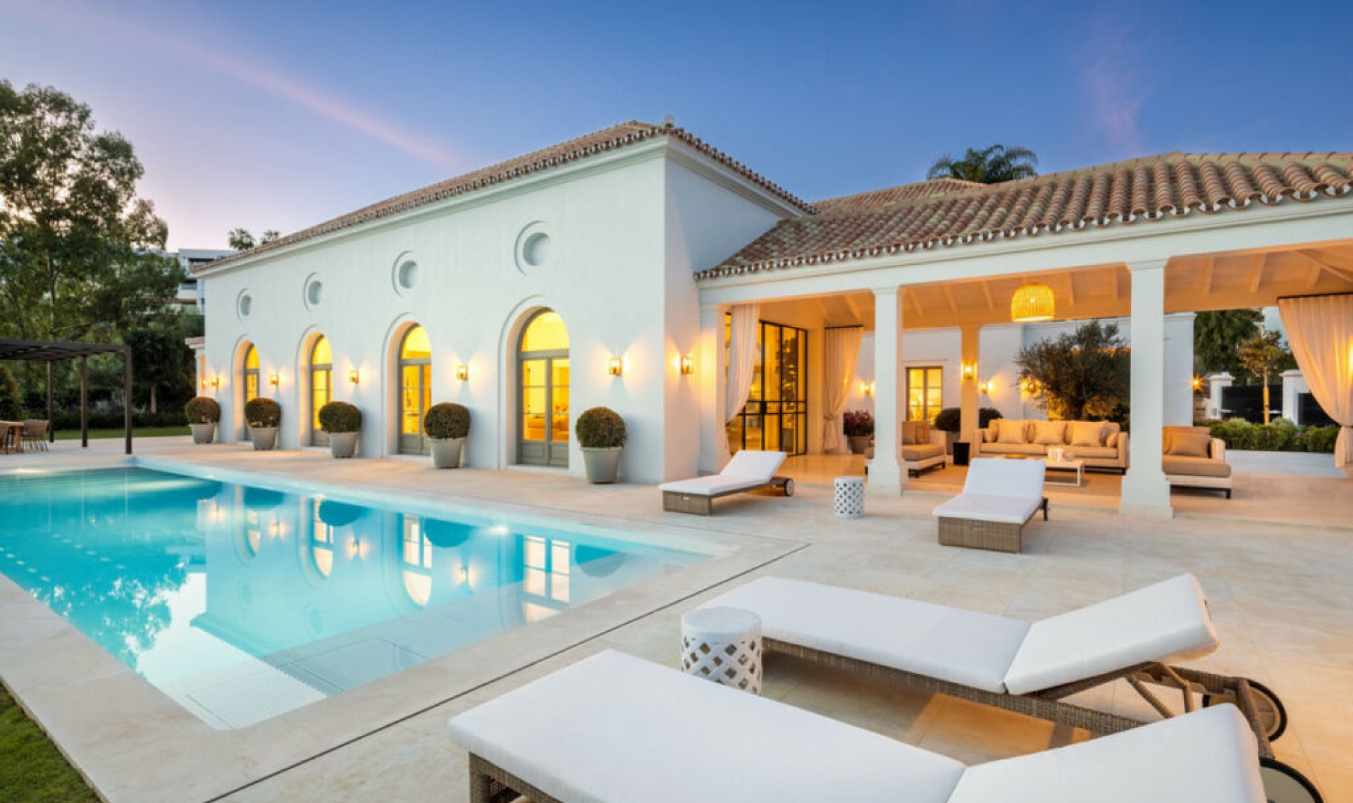 Resale - House -
Nueva Andalucía