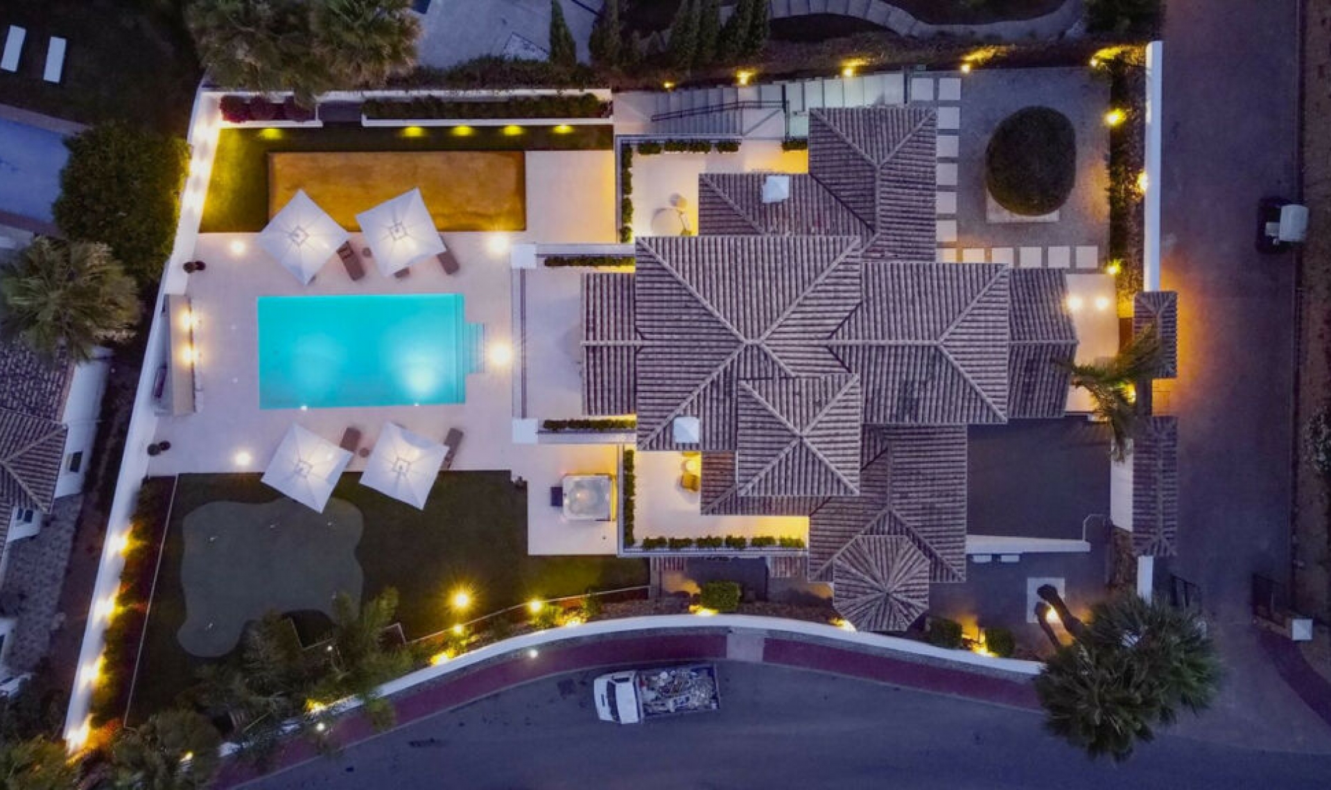 Resale - House -
Nueva Andalucía