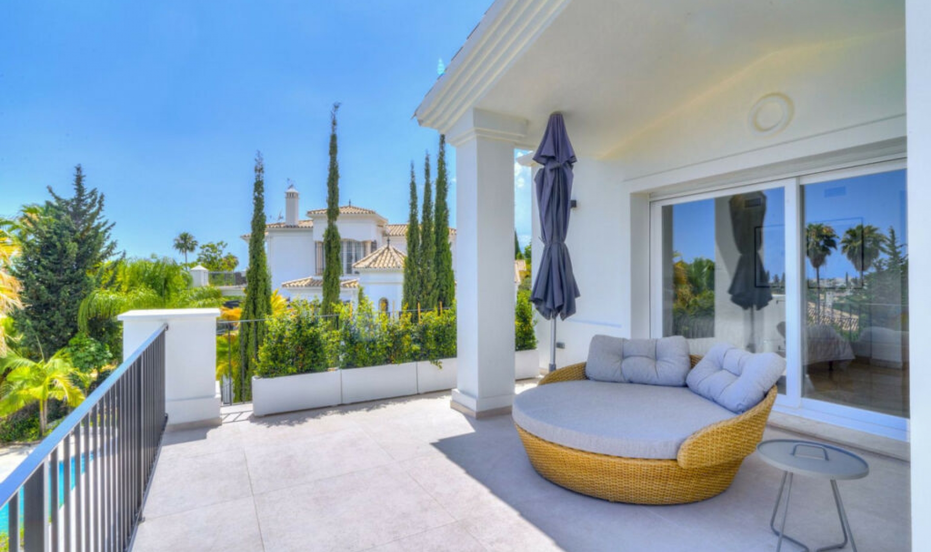 Resale - House -
Nueva Andalucía