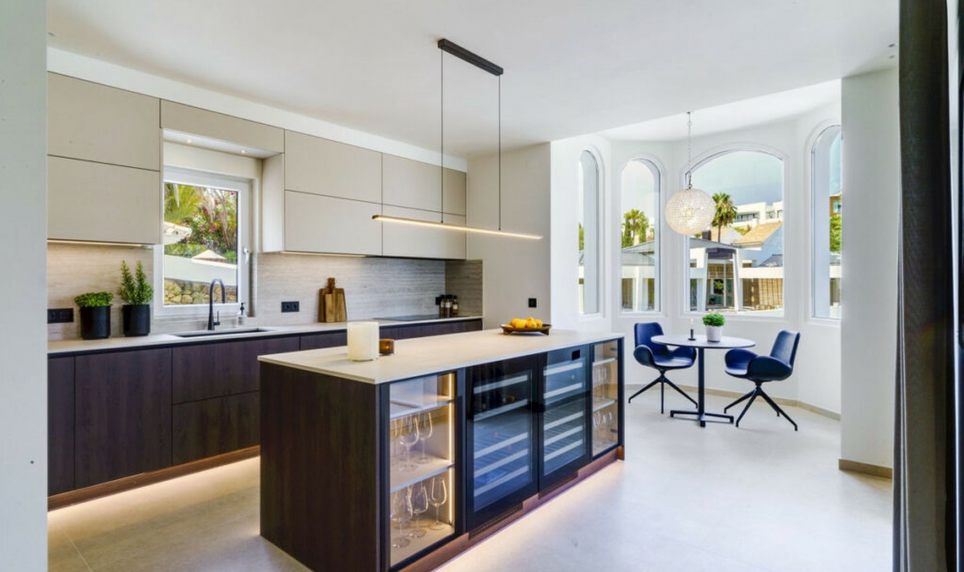 Resale - House -
Nueva Andalucía