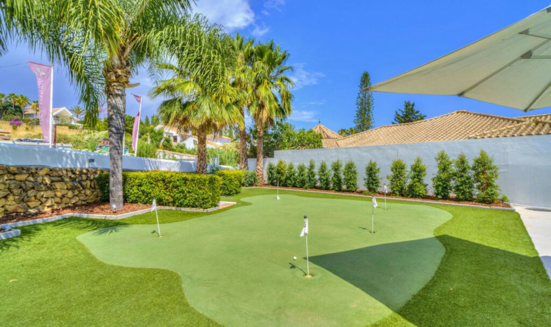 Resale - House -
Nueva Andalucía