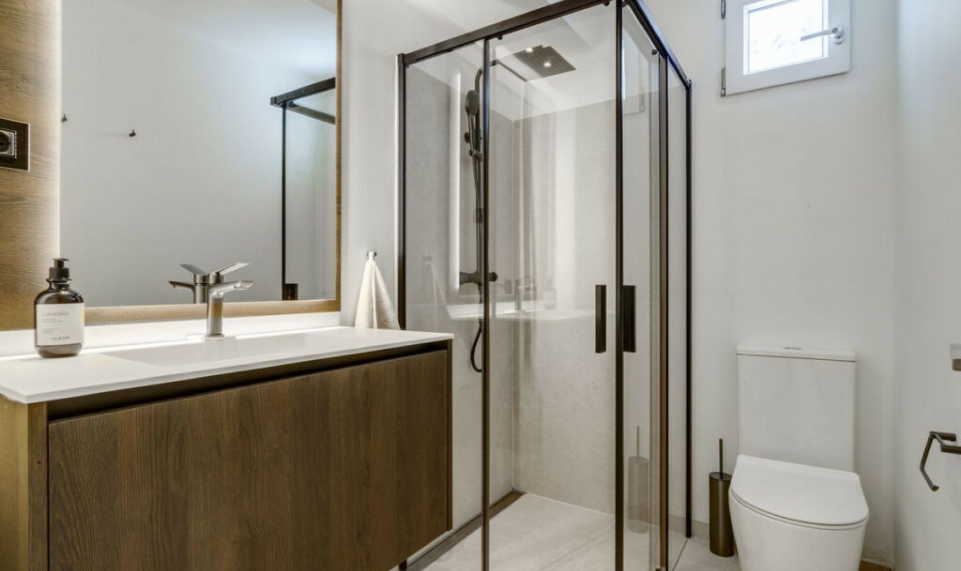 Resale - House -
Nueva Andalucía